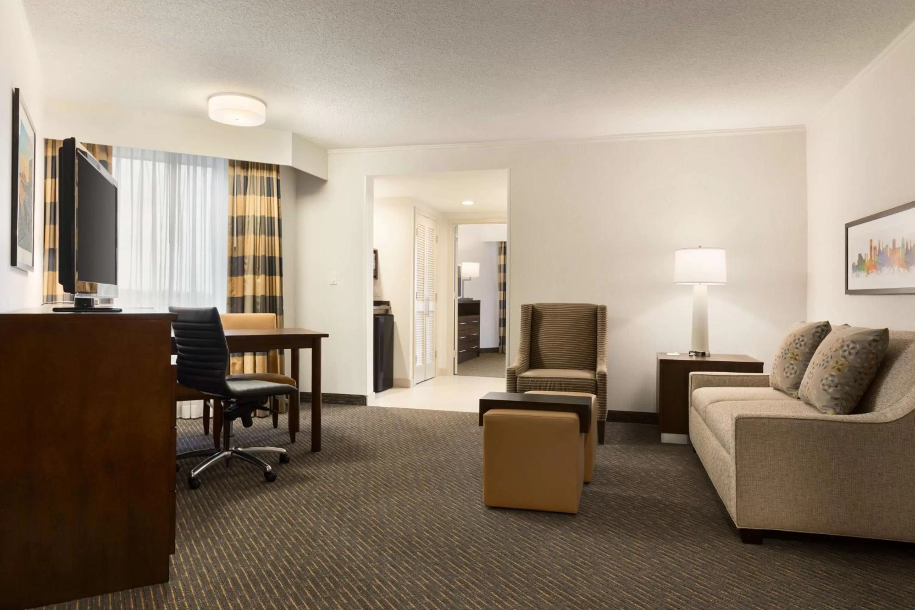 Living room in Embassy Suites by Hilton Baltimore at BWI Airport