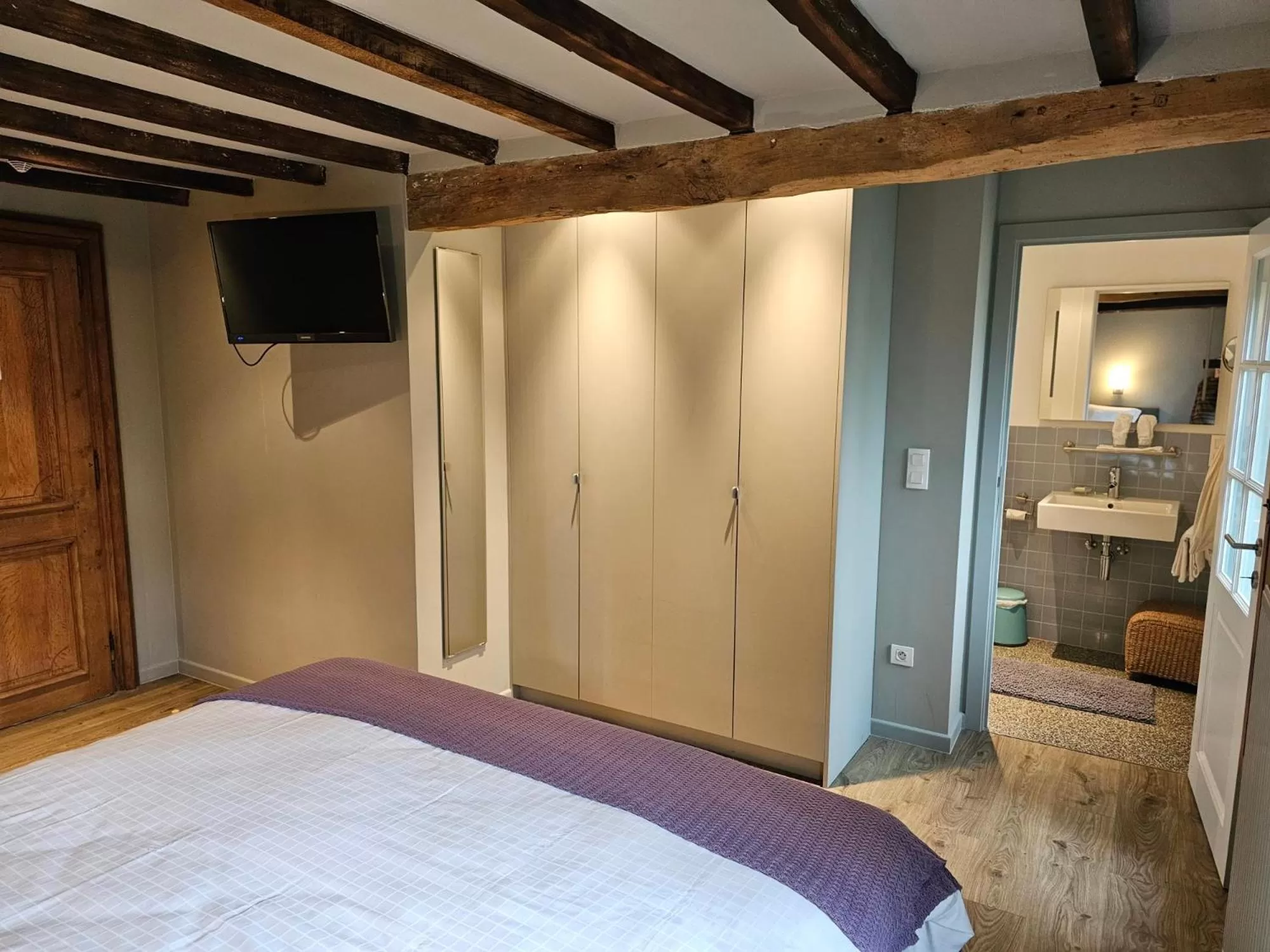 TV/Entertainment Center in Eyckenmolen B&B