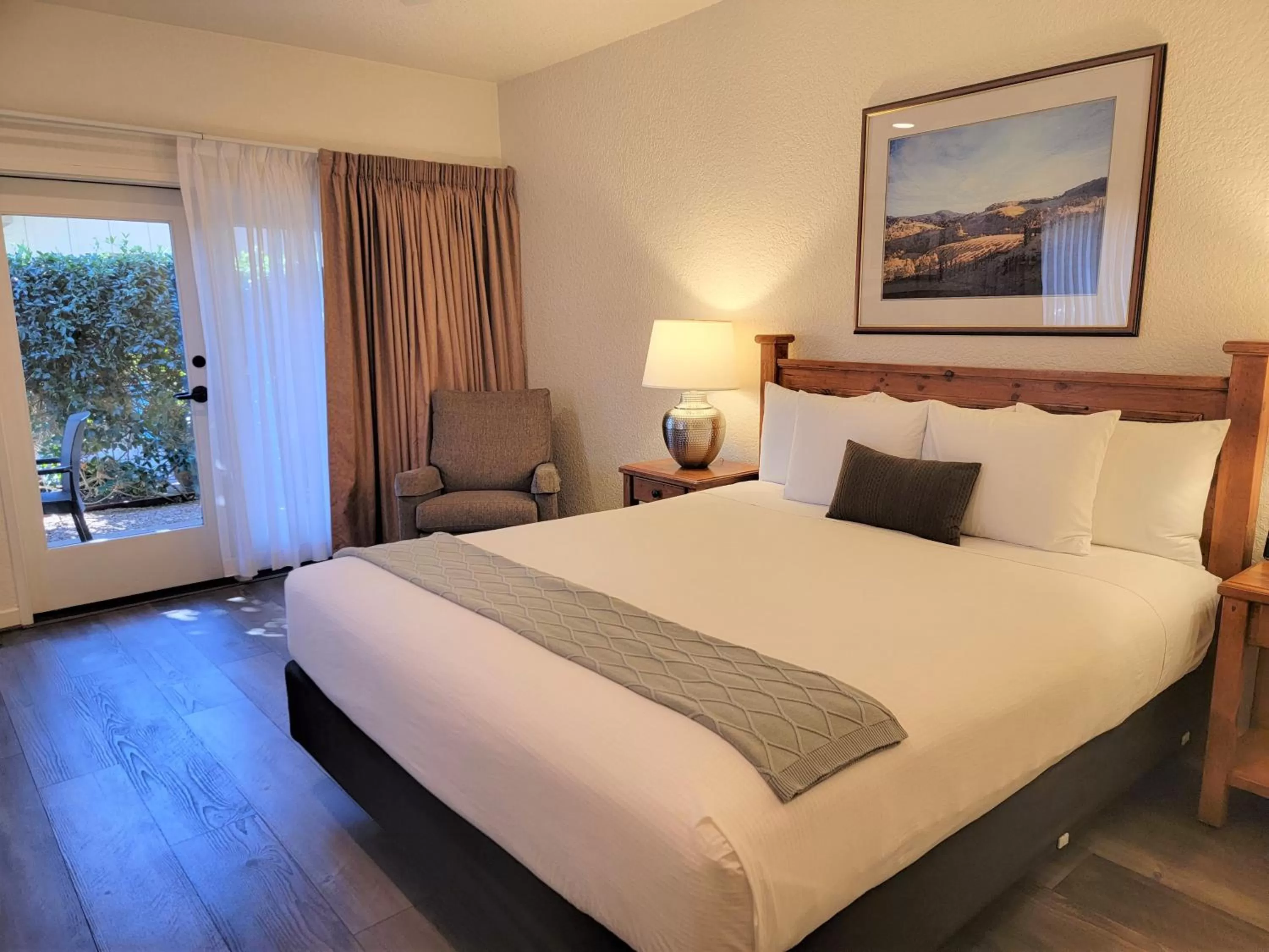 Superior King Room in El Pueblo Inn