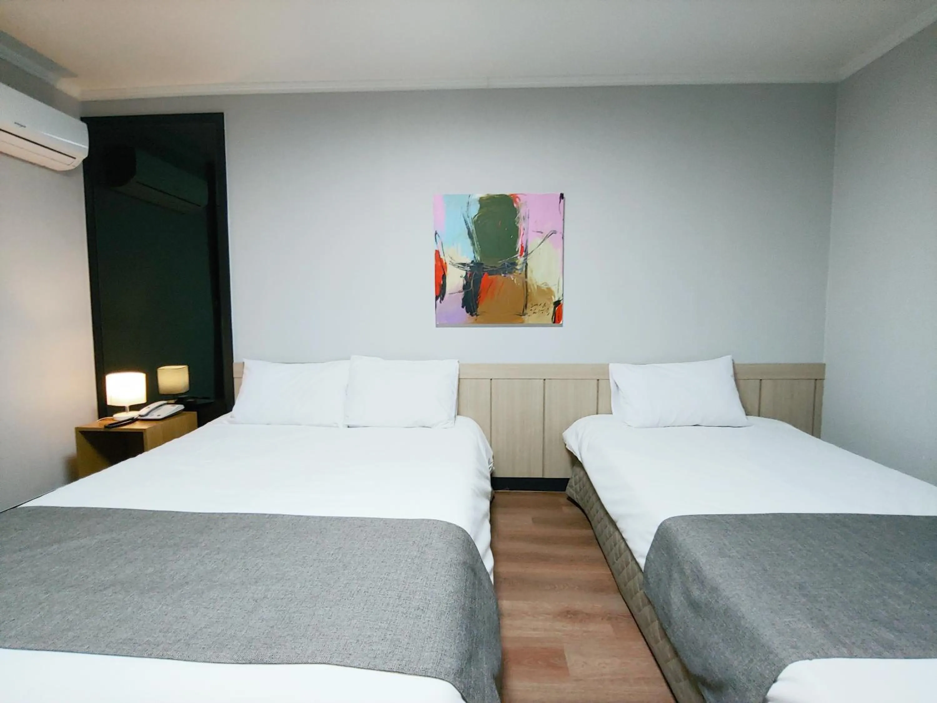 Decorative detail, Bed in Hotel Tong Yeondong Jeju