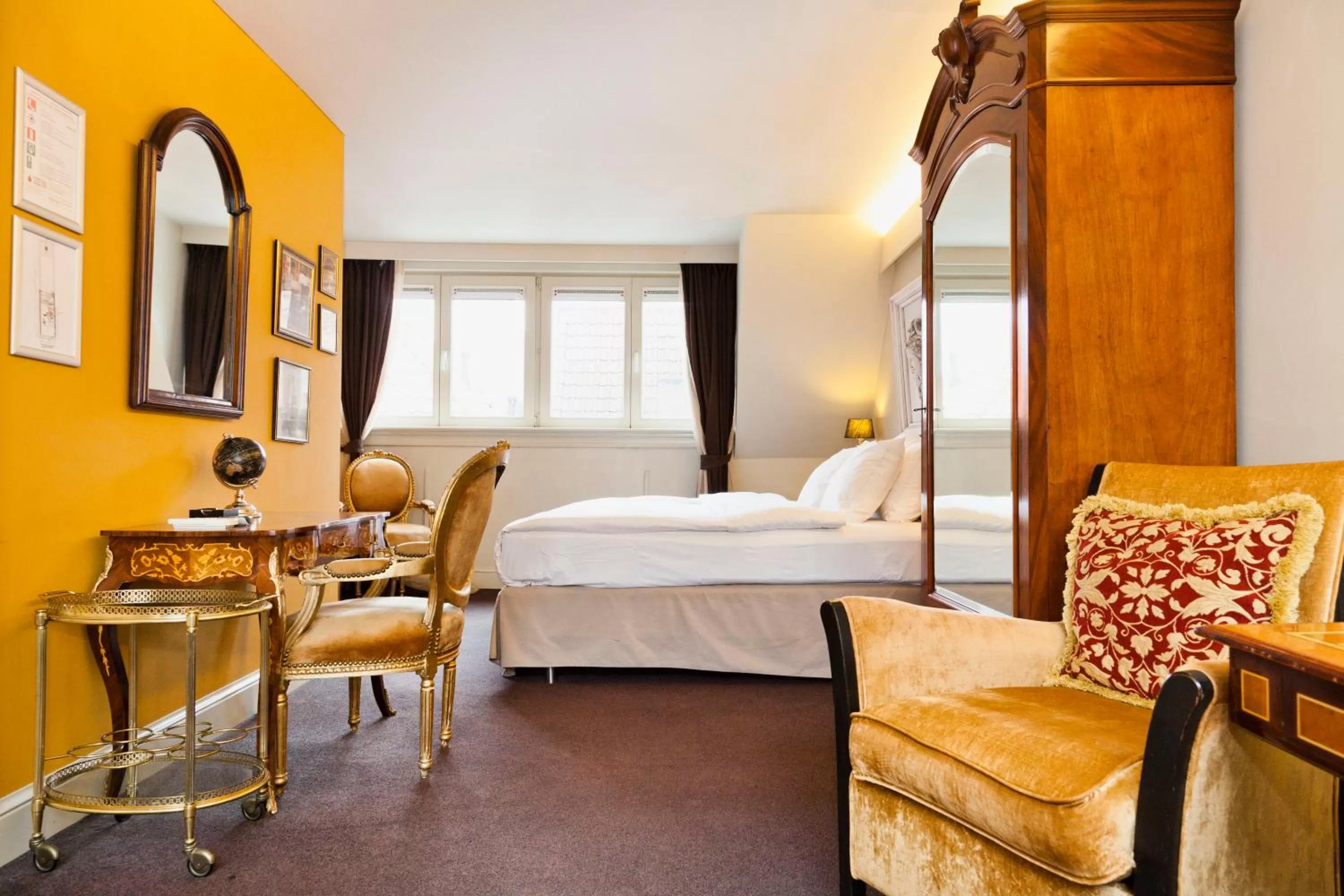 Day in Hotel Diamonds and Pearls