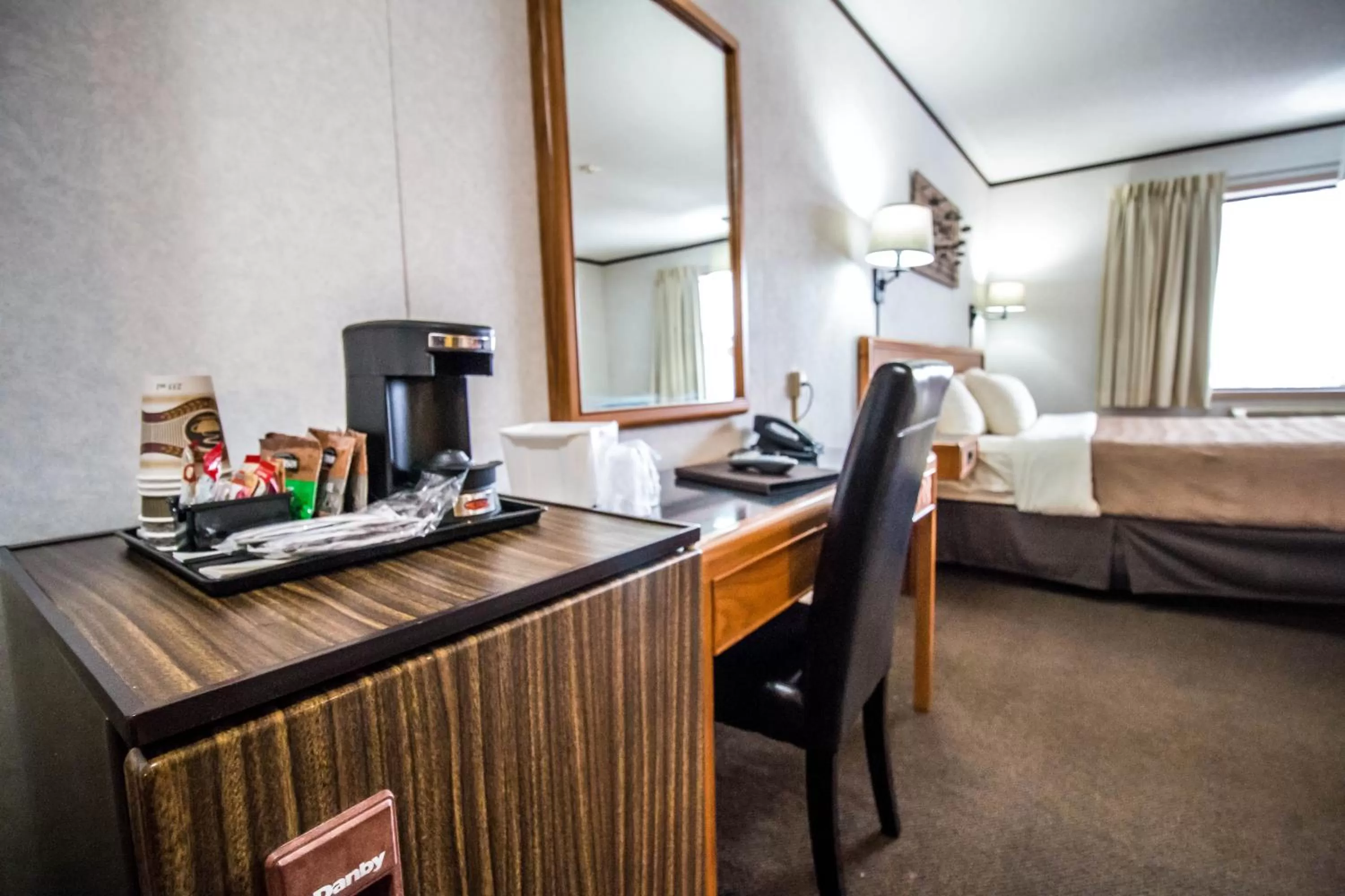 Bedroom, Bed in Companion Hotel Motel