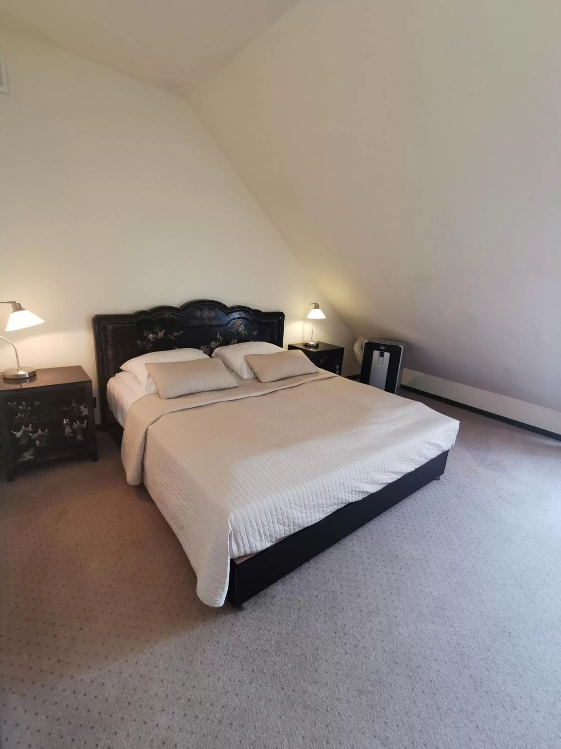 Bed in Hotel Zhong Hua