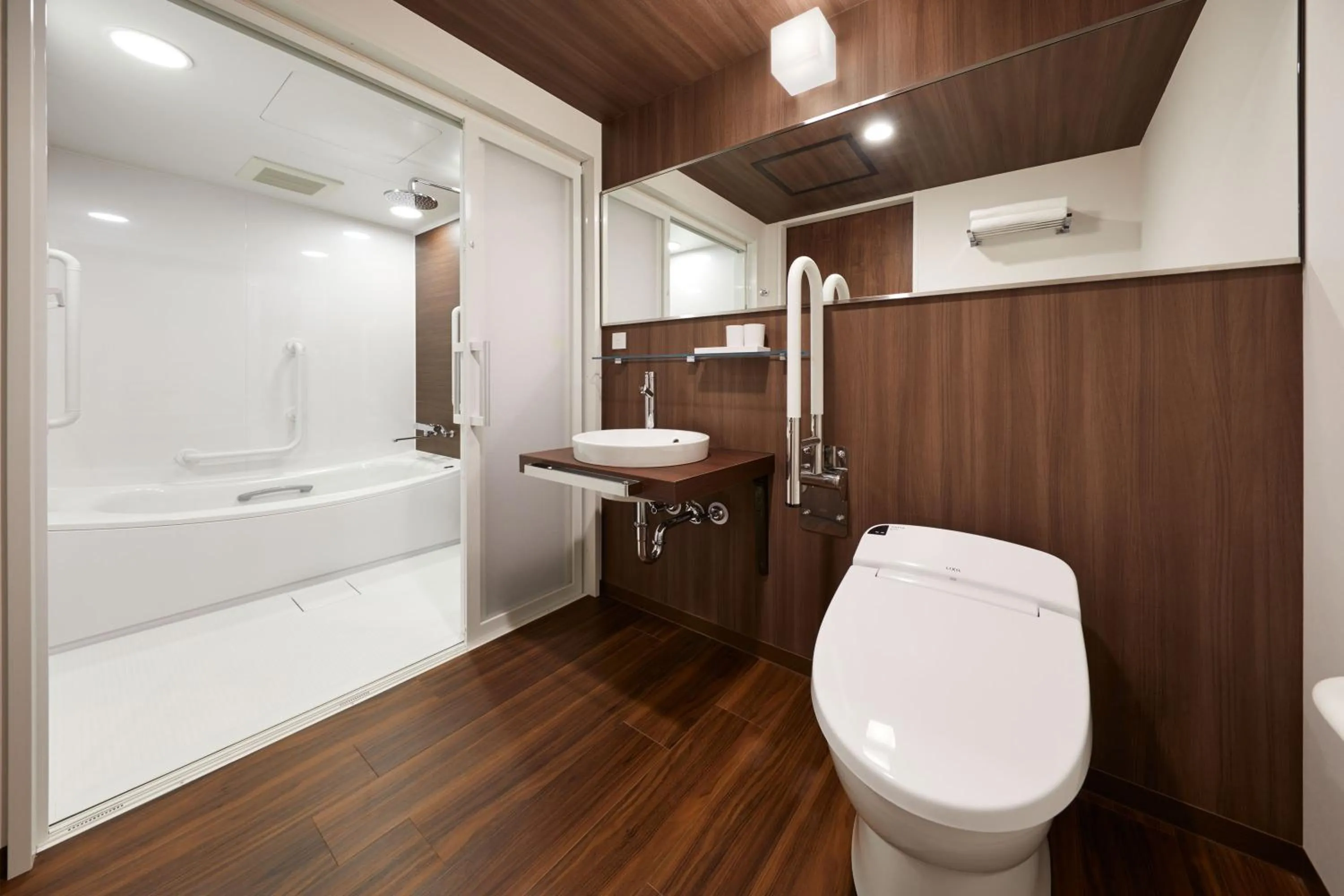 Shower in the b shimbashi