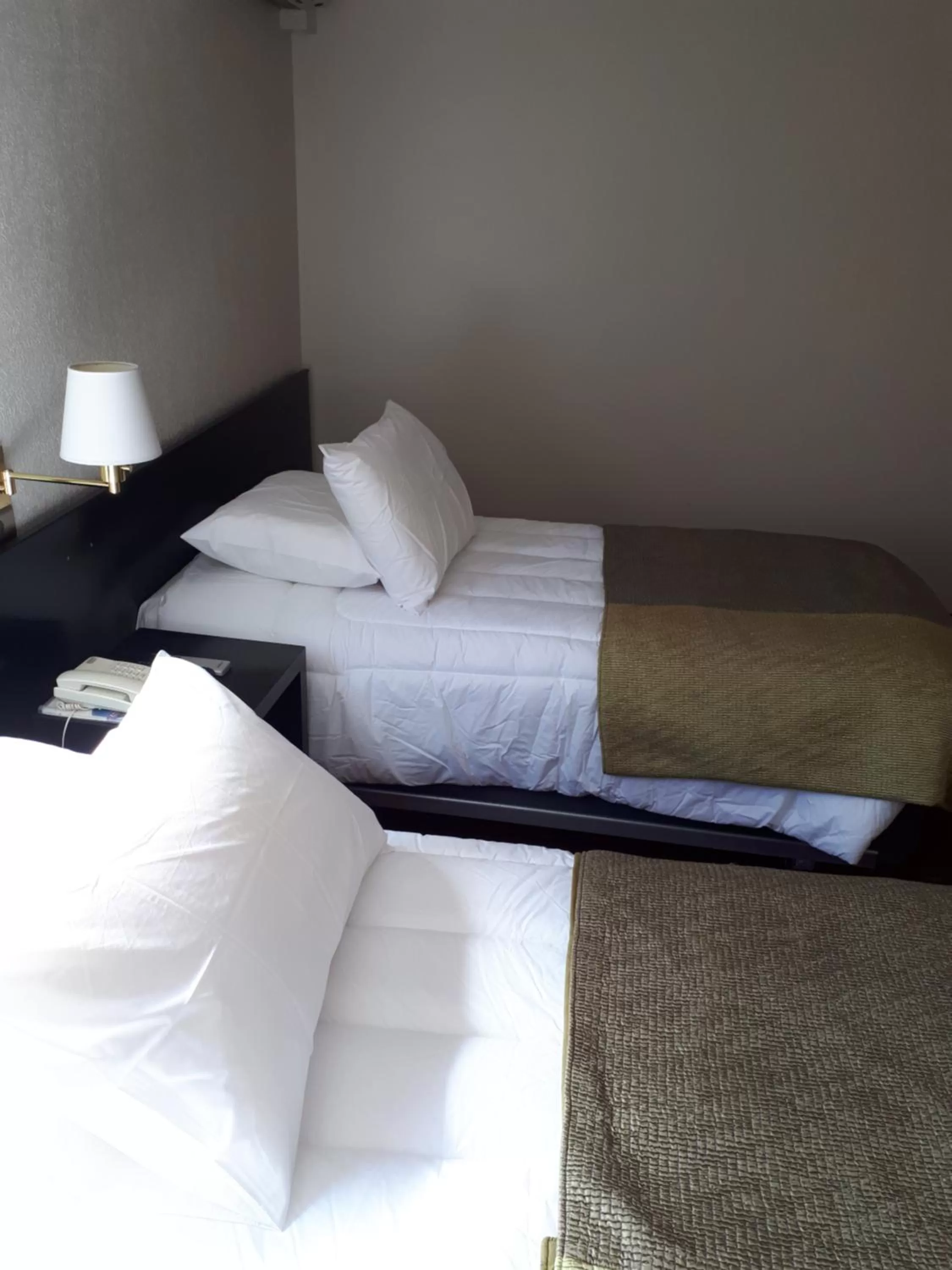 Bed in Hotel Gavina Express