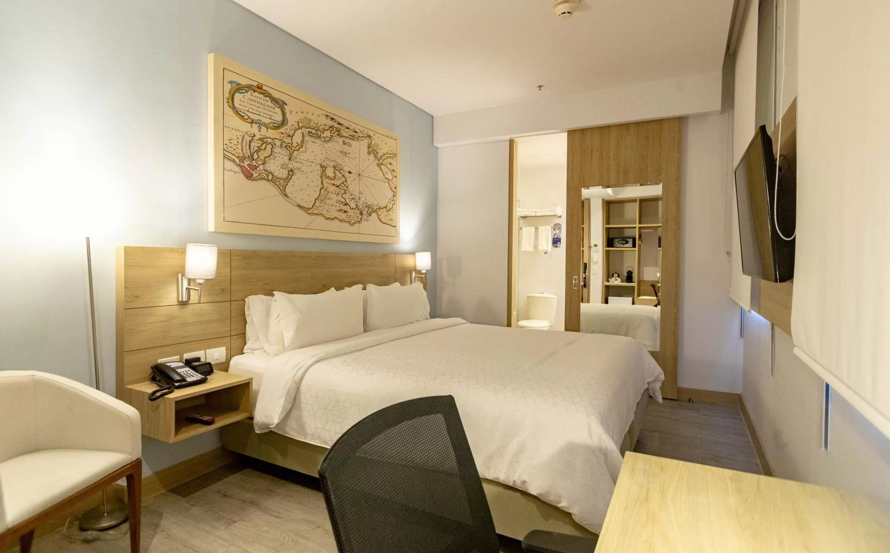 Bed in Holiday Inn Express Cartagena Manga by IHG