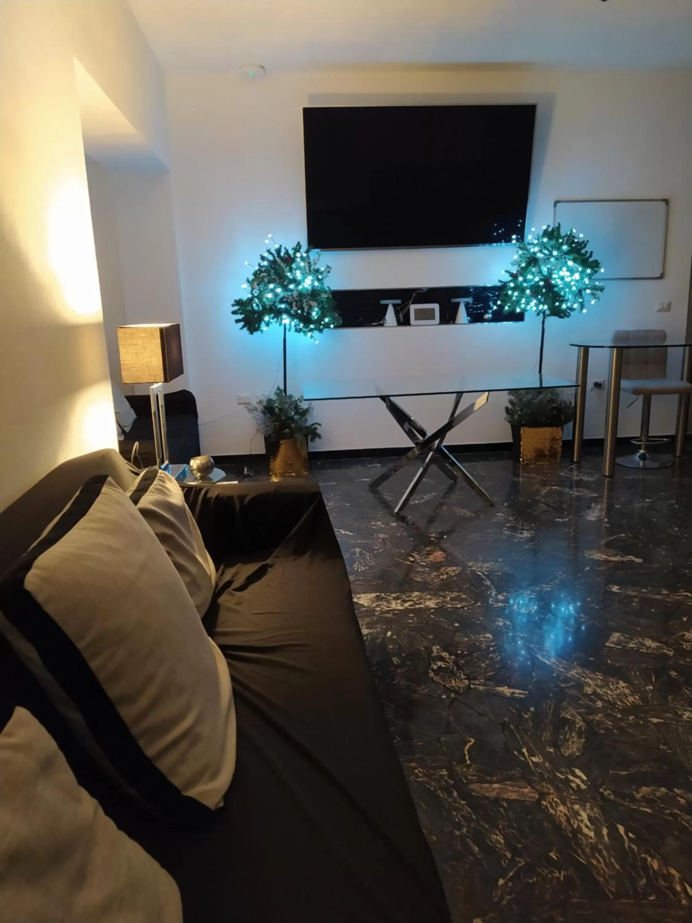 Communal lounge/ TV room, TV/Entertainment Center in "La Selvetta" bed and breakfast