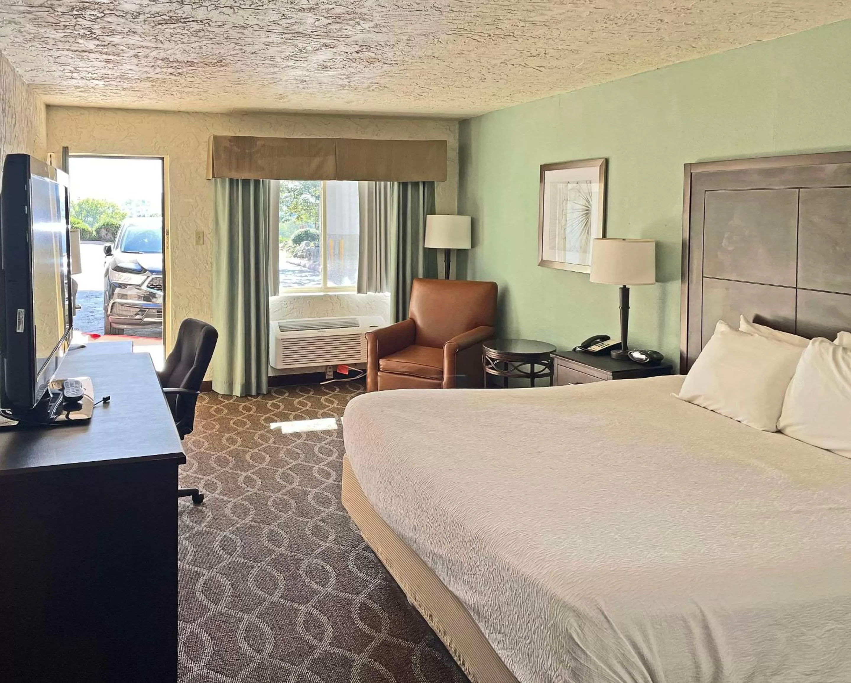 Bedroom, Bed in Quality Inn Clinton North