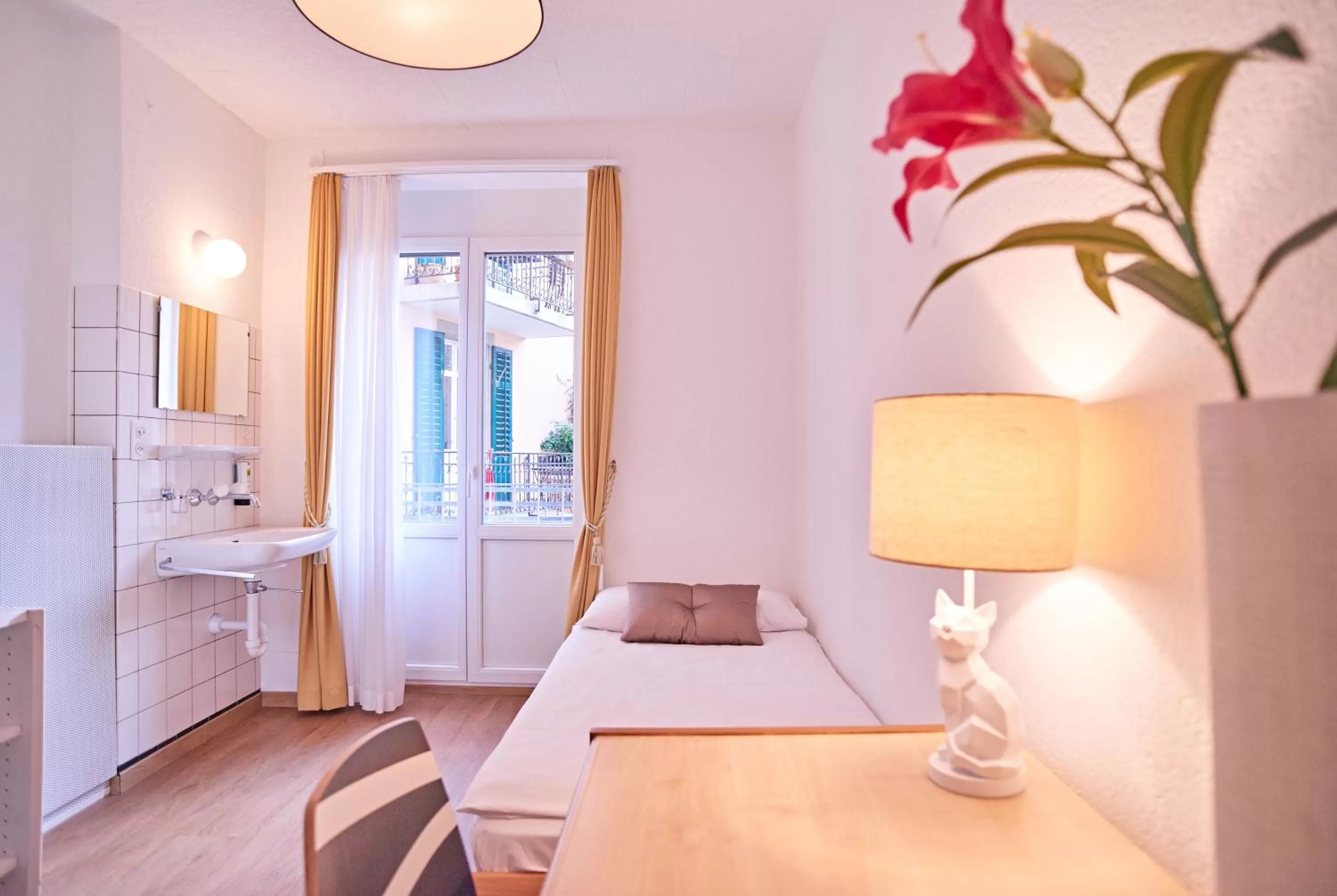 Photo of the whole room in Saint Georges Hotel