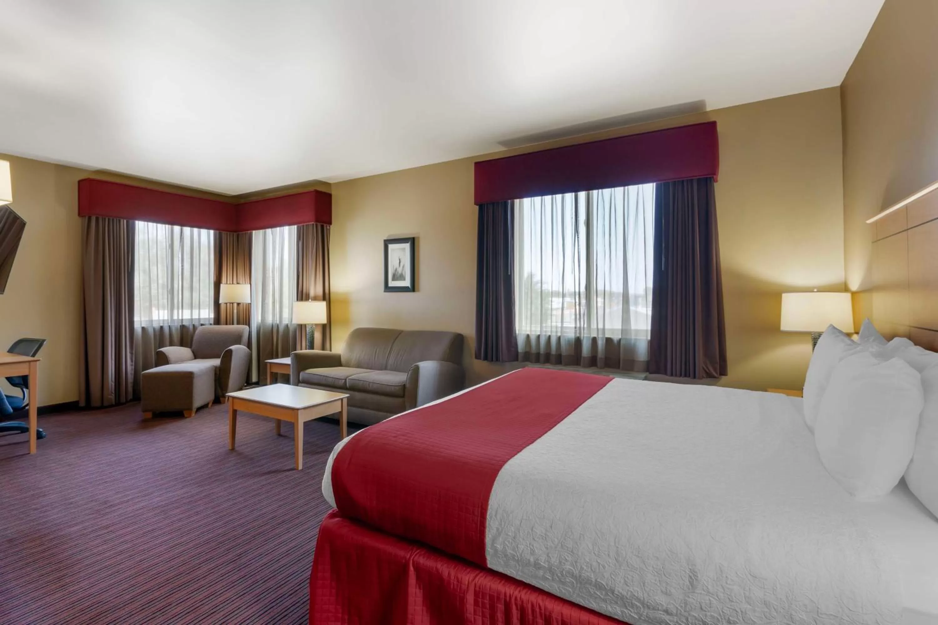 Bedroom, Bed in Best Western Golden Prairie Inn and Suites