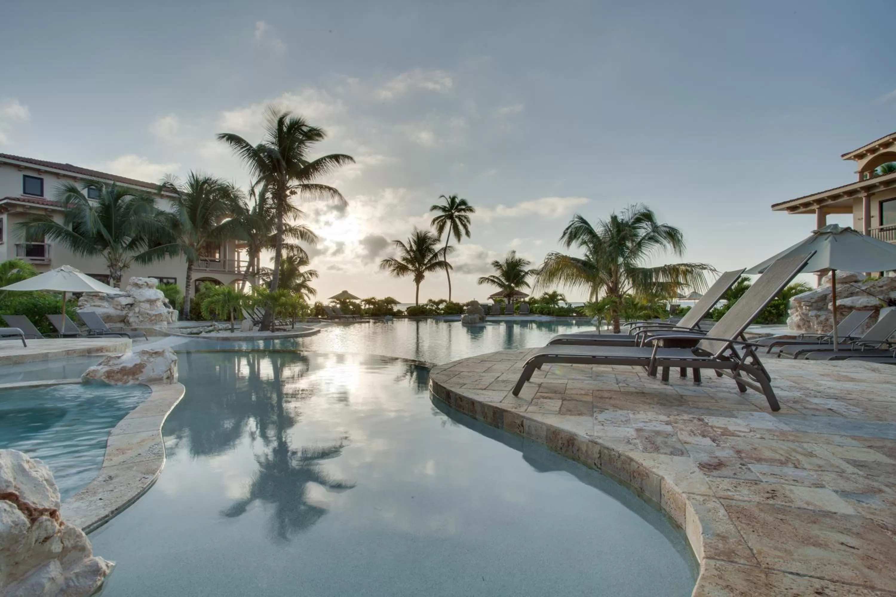 Swimming pool in Coco Beach Resort