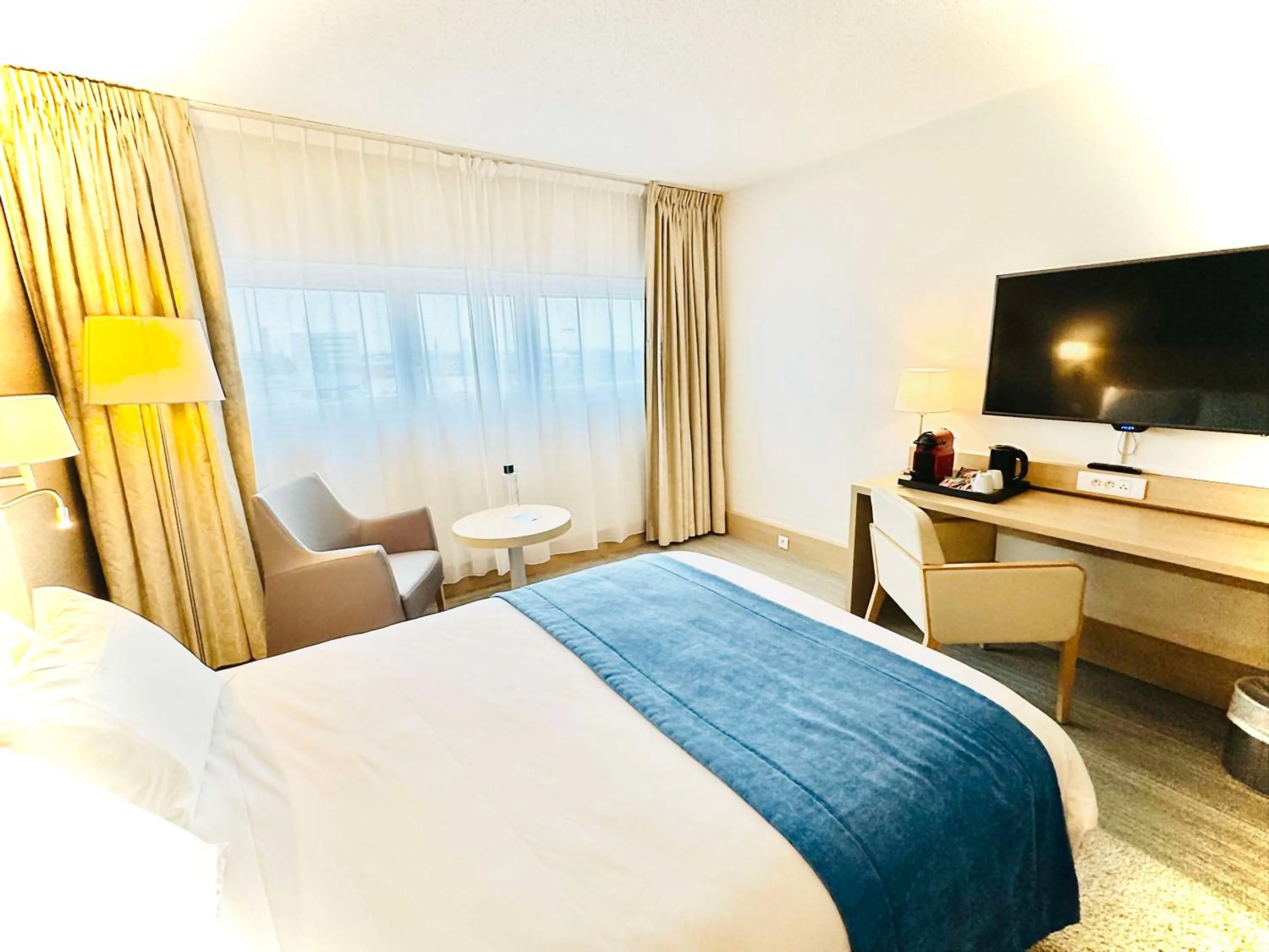 Bedroom, Bed in Best Western Plus Paris Orly Airport