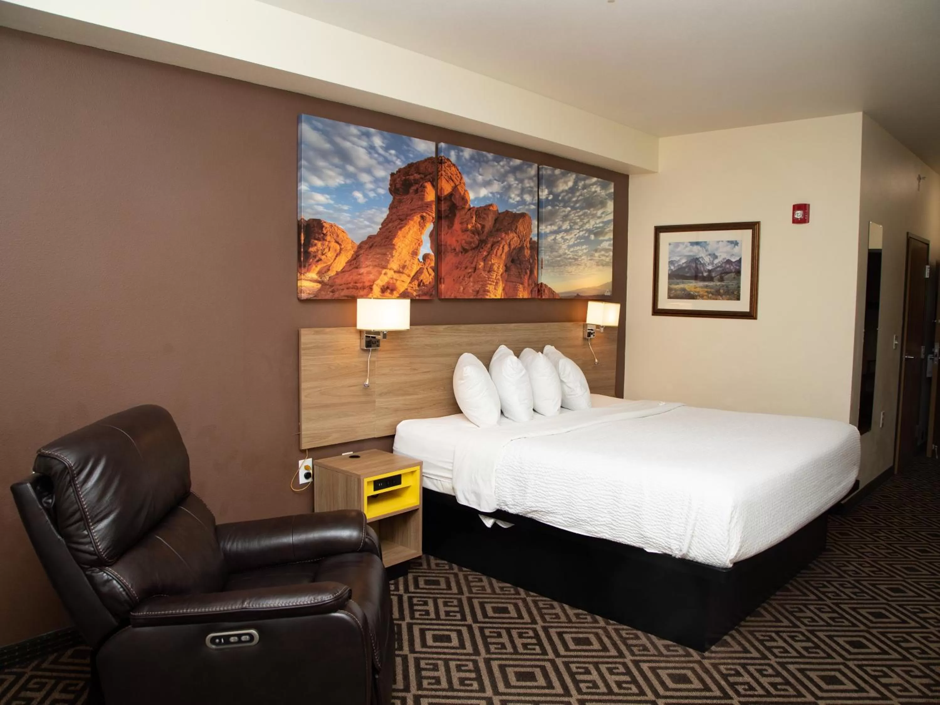 King Room - Disability Access Roll-in Shower - Non Smoking in Days Inn by Wyndham Manitou Springs