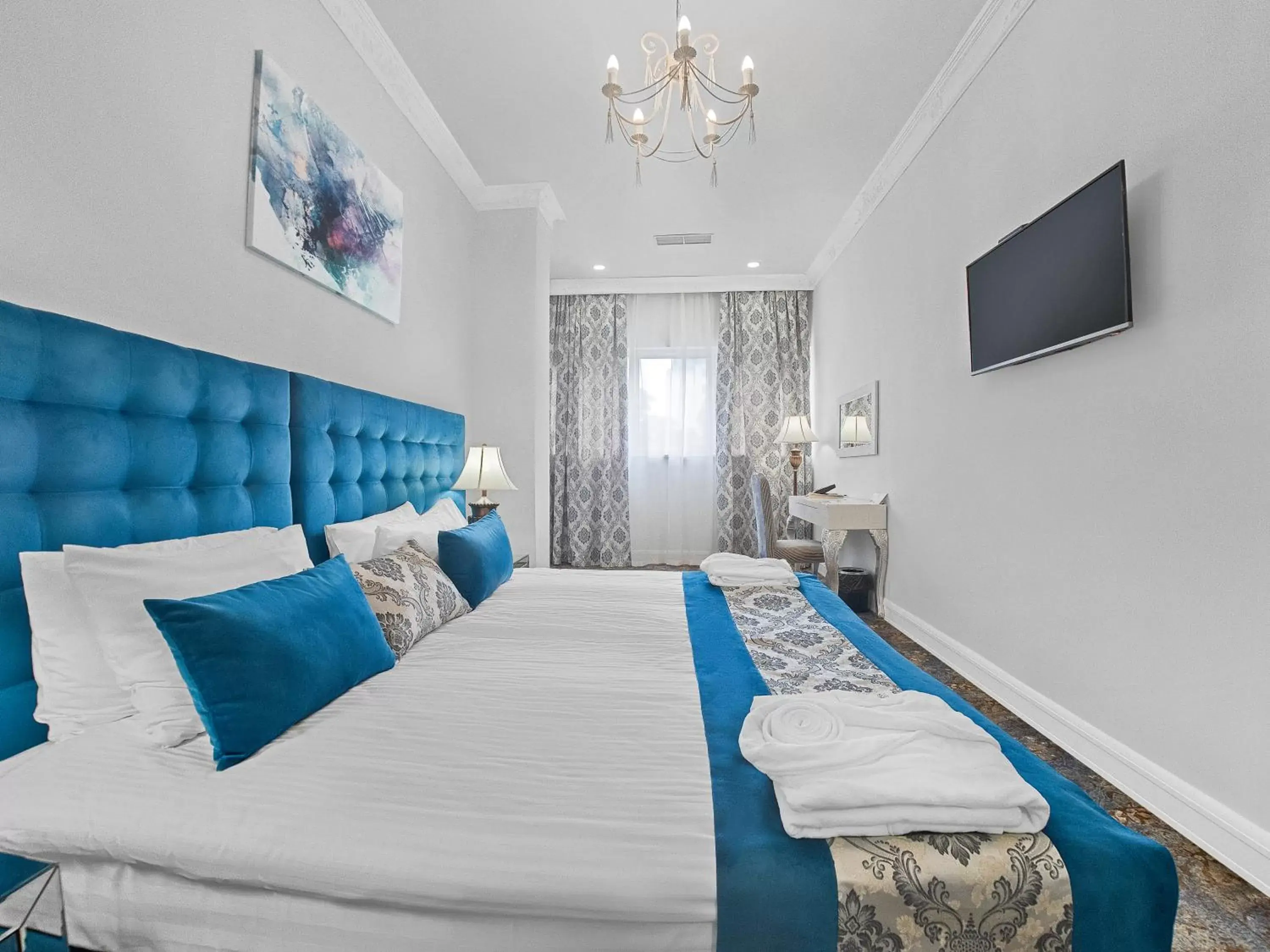 Small Double or Twin Room in Bristol Central Park Hotel Small Double or Twin Room in Bristol Central Park Hotel