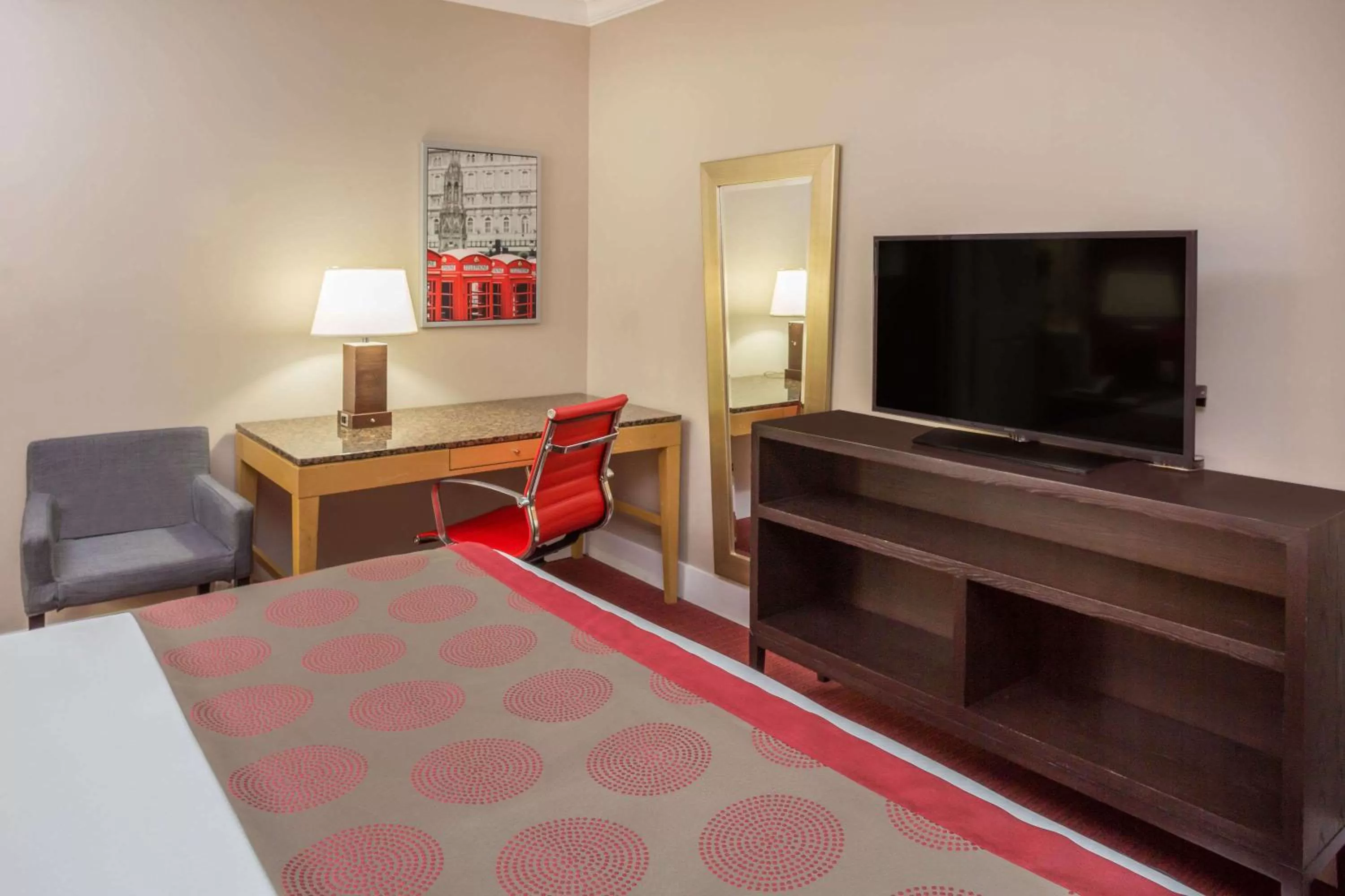 Bedroom, Bed in Ramada by Wyndham Miami Springs/Miami International Airport