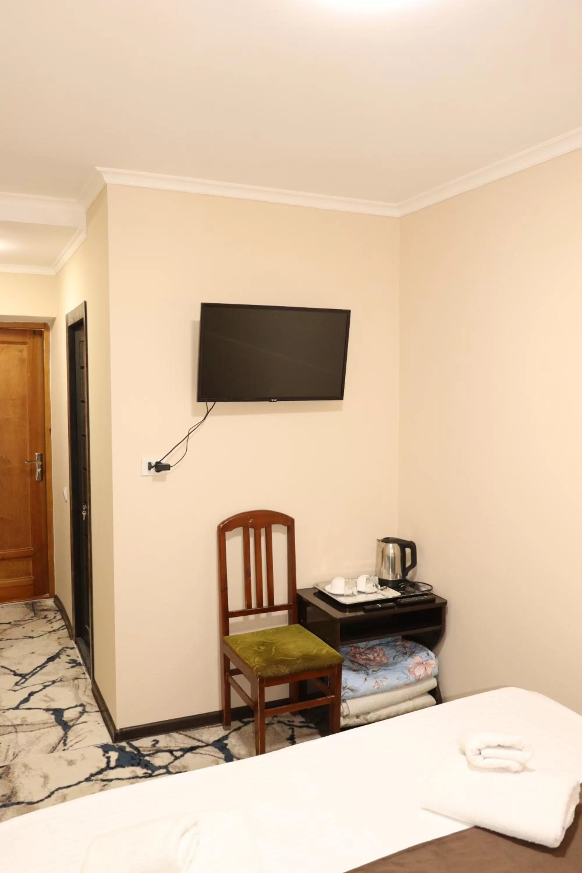 Bed, TV/Entertainment Center in Al Bukhari