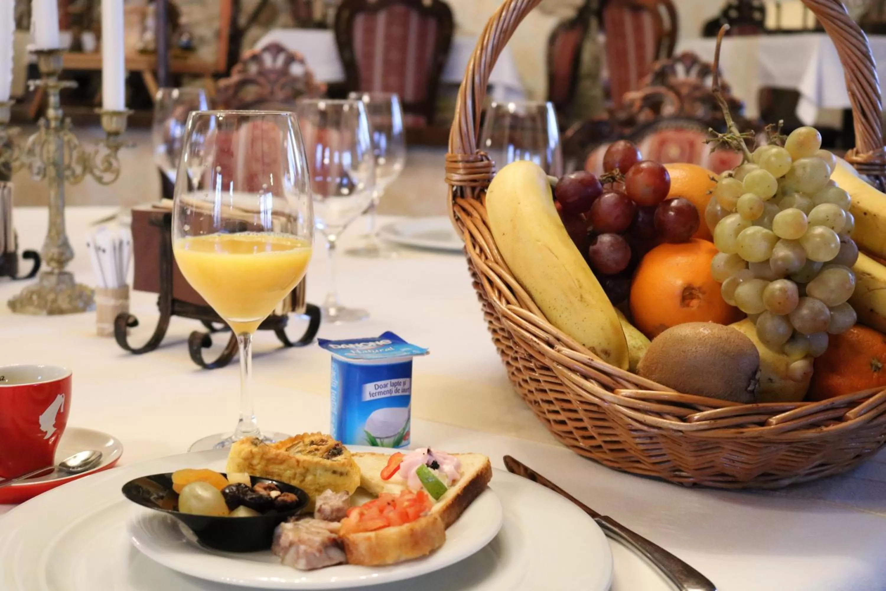 Breakfast in Castel Transilvania