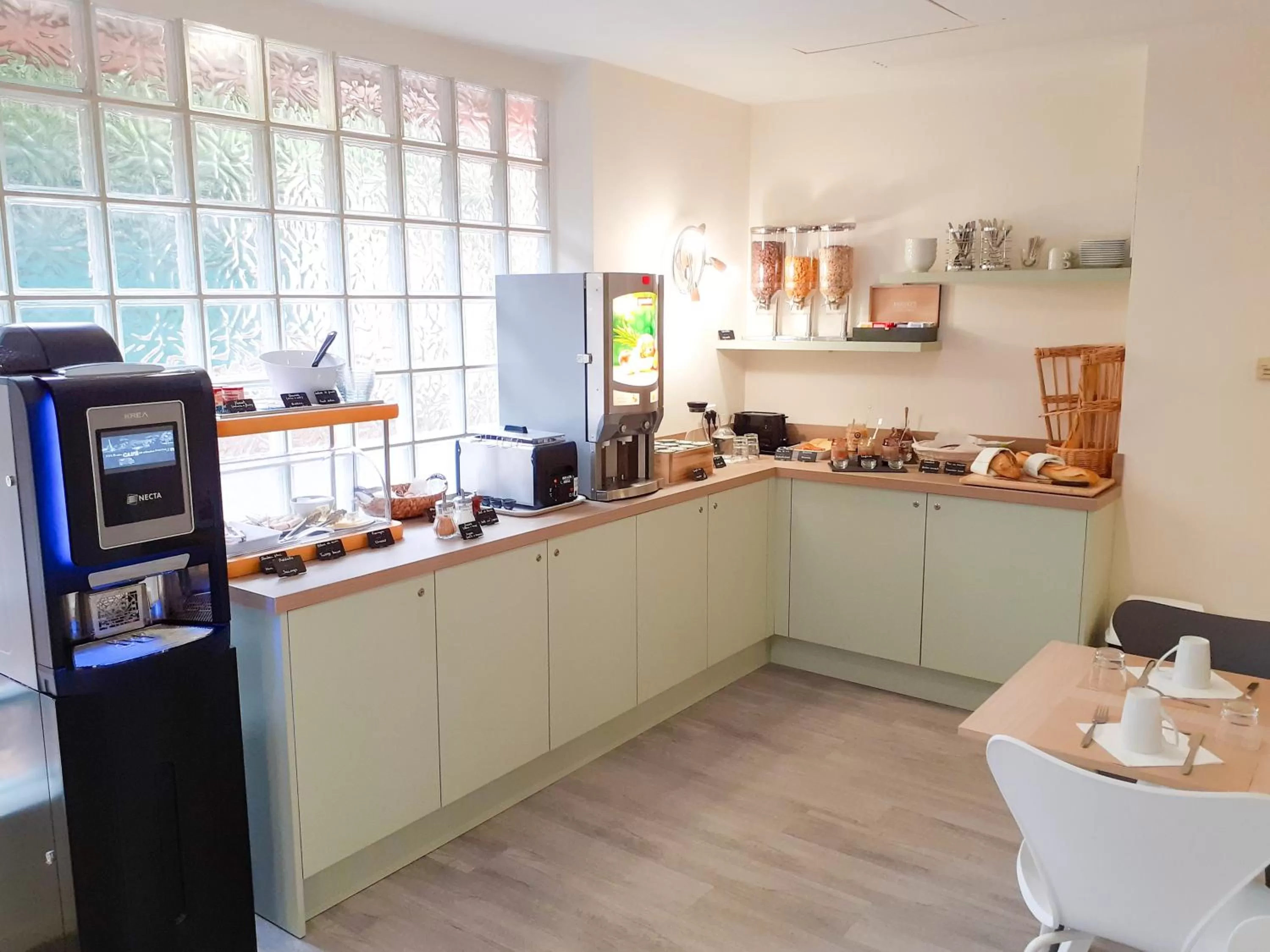 Breakfast in Zenitude Hôtel-Résidences Le Cannet