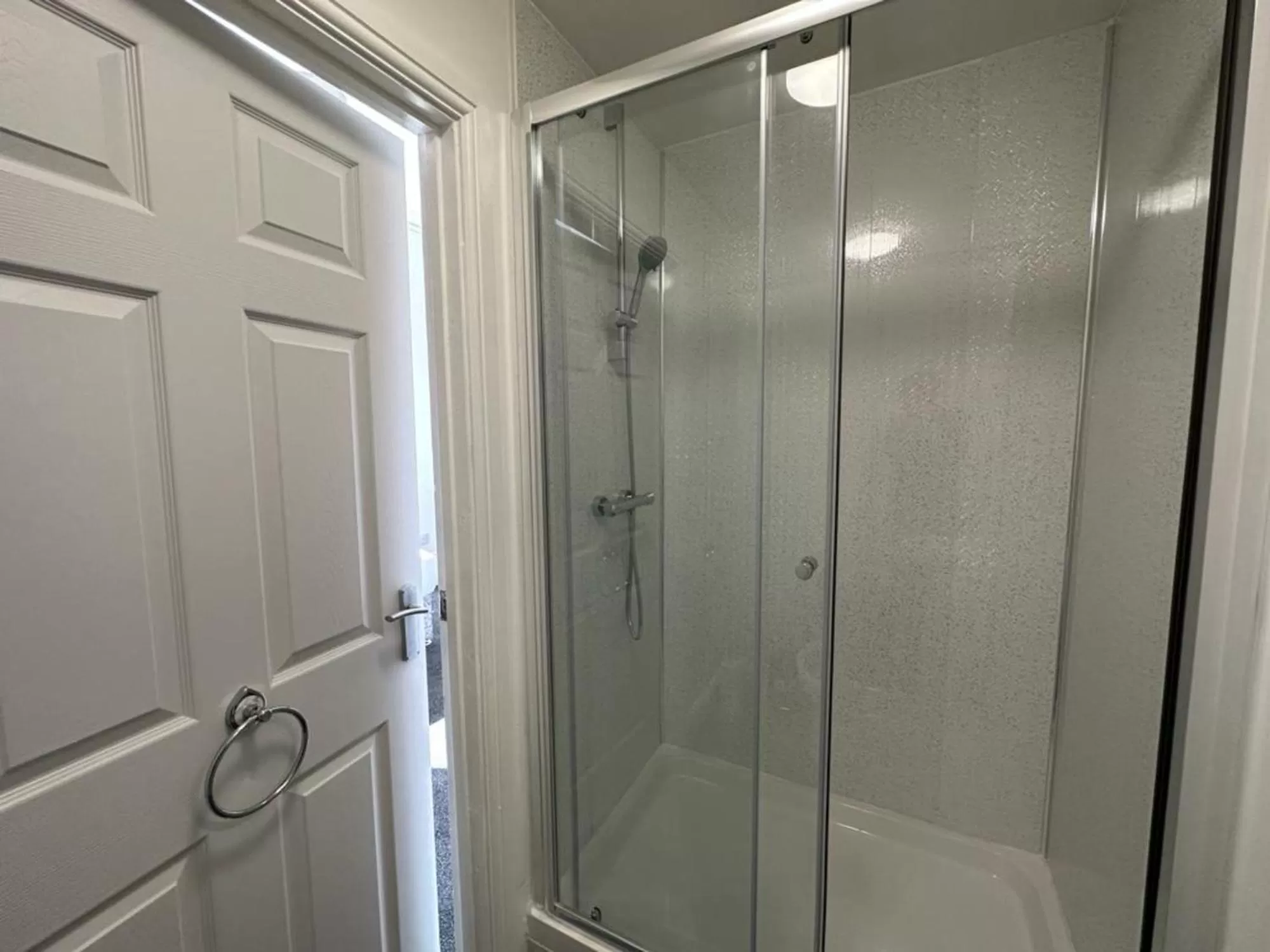 Bathroom in The Fishpond - Premier Nottingham Studios