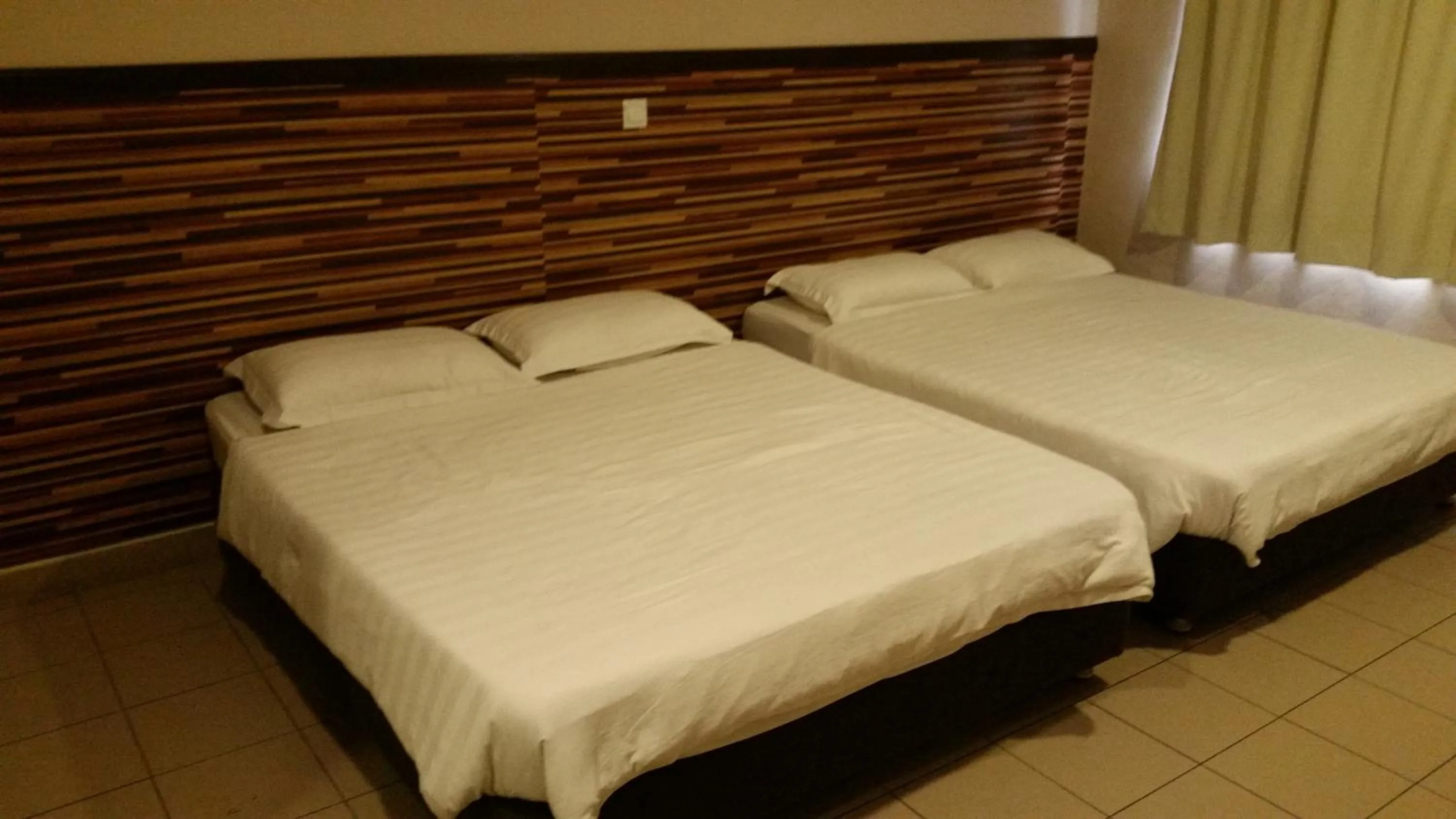Bed in Hotel Iskandar
