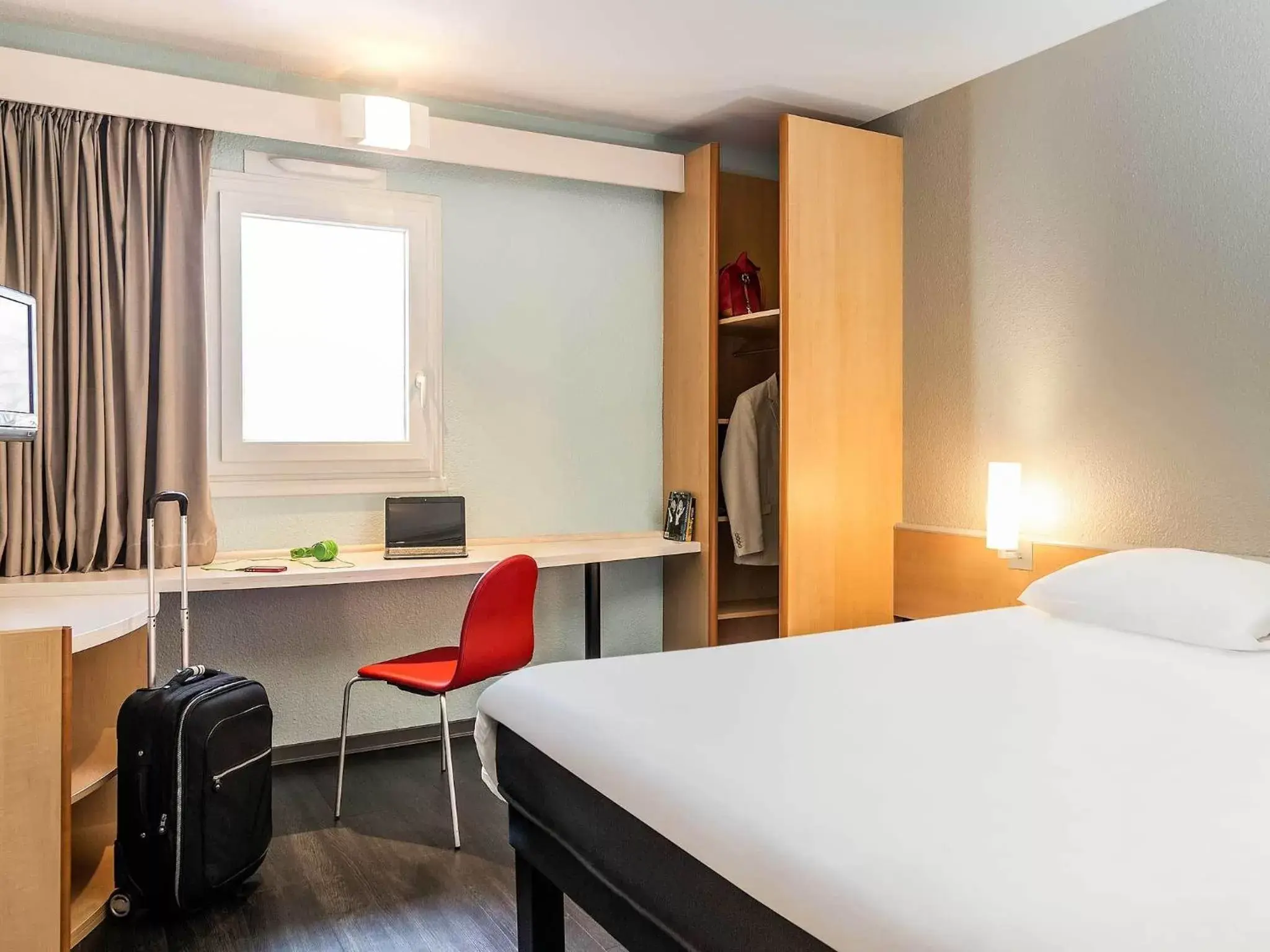 Double Room in ibis Thonon Centre Double Room in ibis Thonon Centre