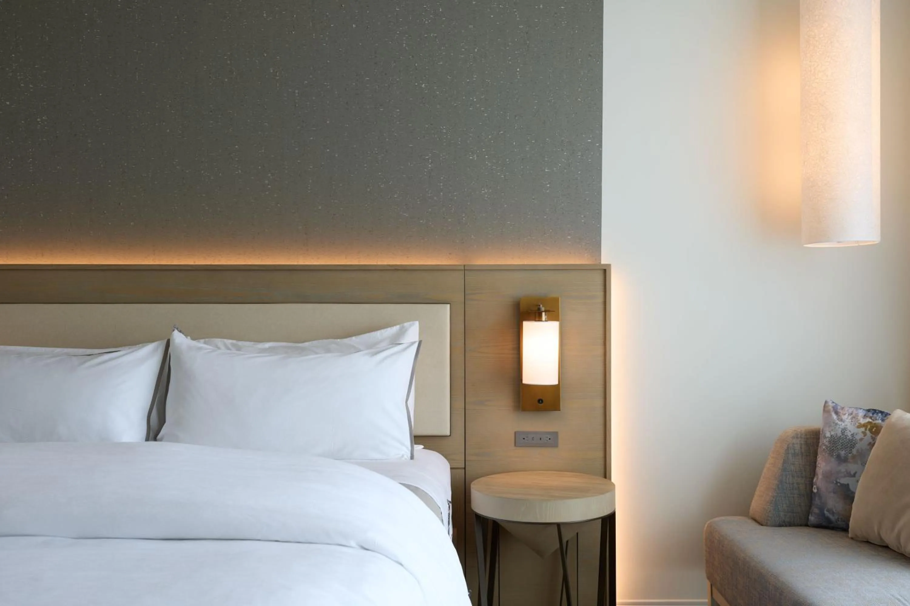 Photo of the whole room, Bed in The Westin Raleigh-Durham Airport