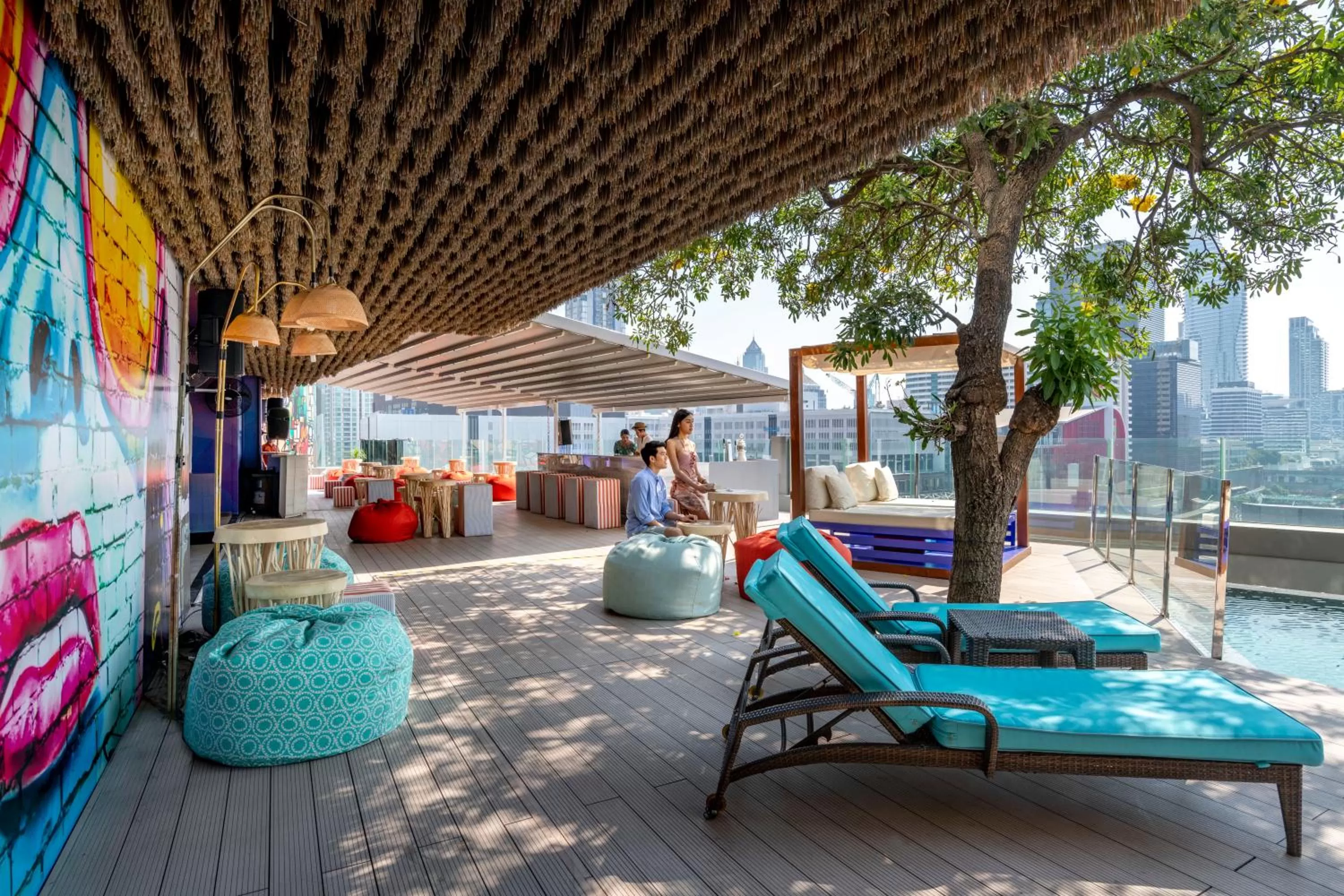 Lounge or bar in Novotel Bangkok Platinum Pratunam