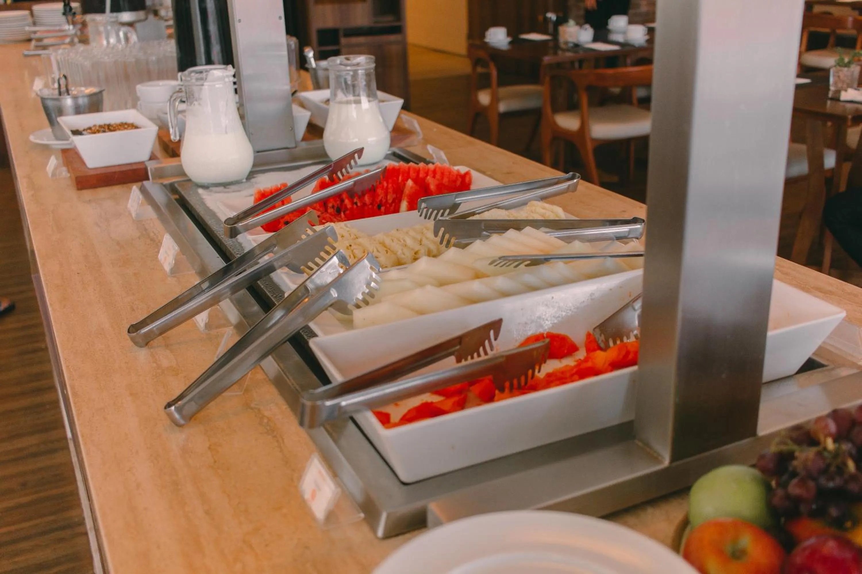 Restaurant/places to eat in Square Design Hotel