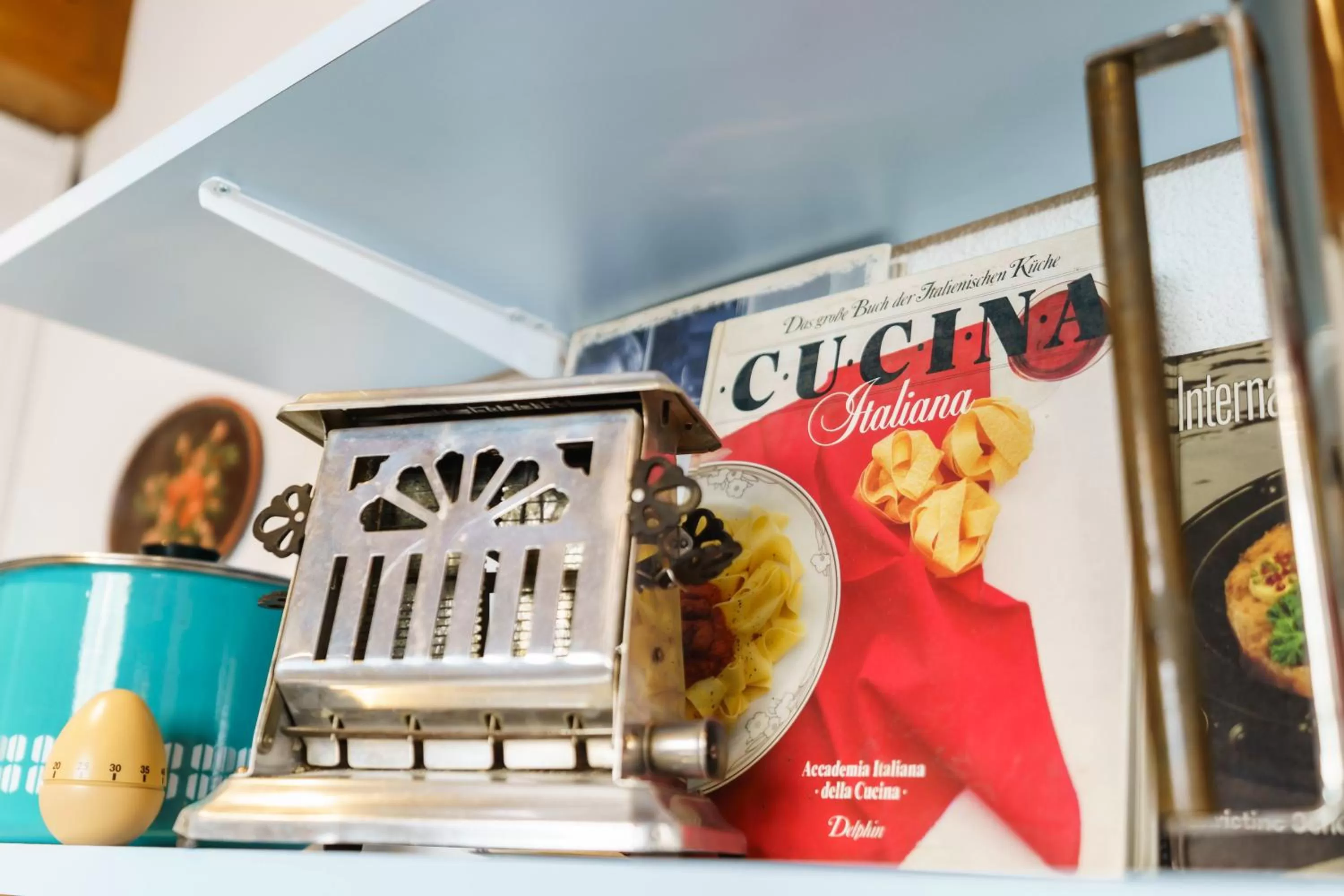 Communal kitchen in Tante ALMA's Bonner Hotel