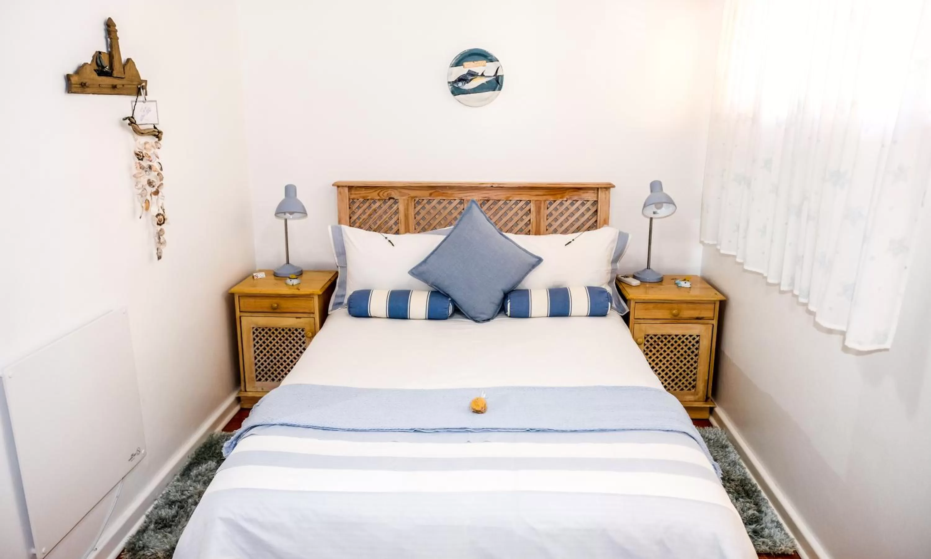 Bedroom, Bed in On the Bay