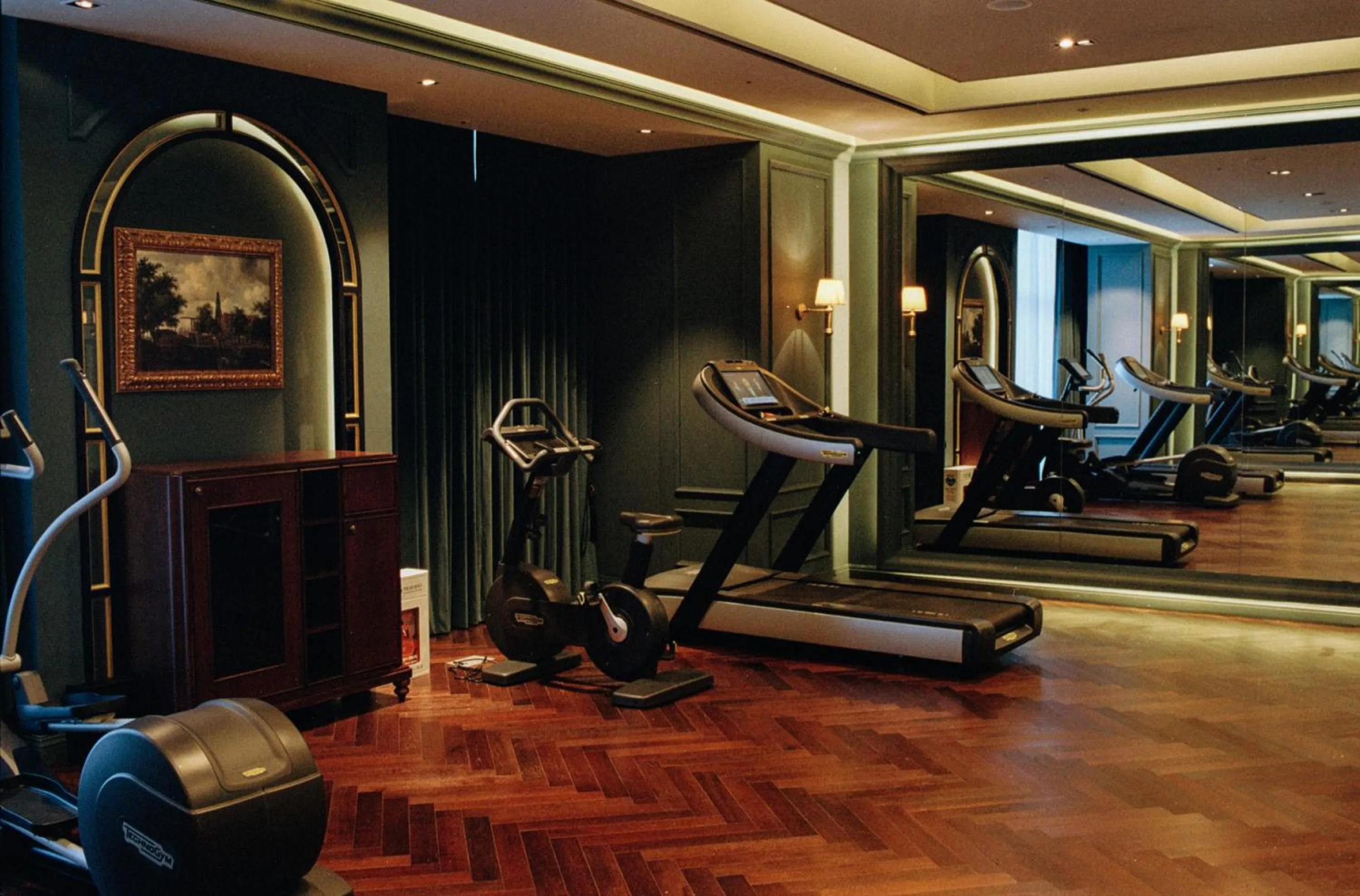 Fitness centre/facilities in L'Escape Hotel