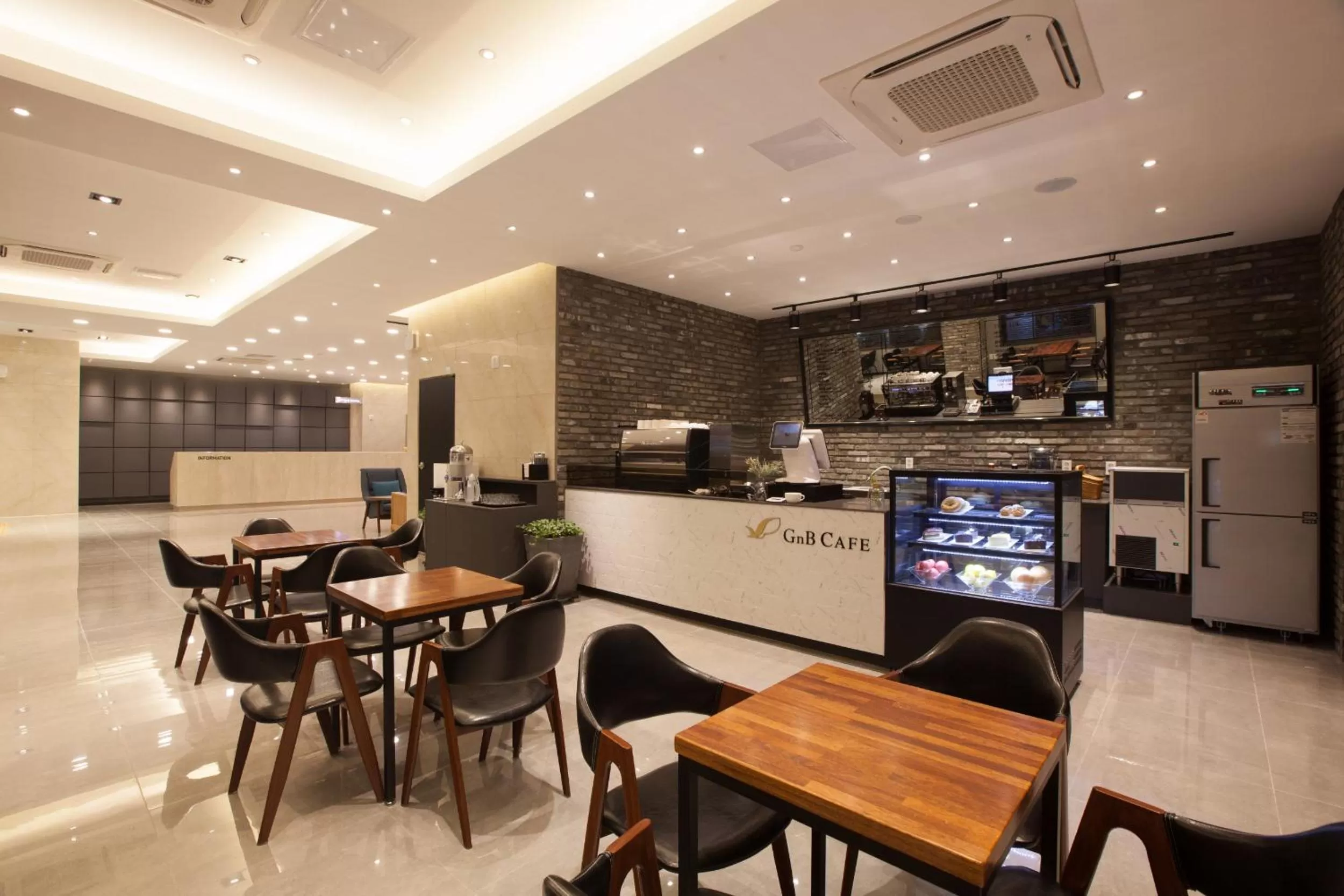 Restaurant/places to eat in GnB Hotel