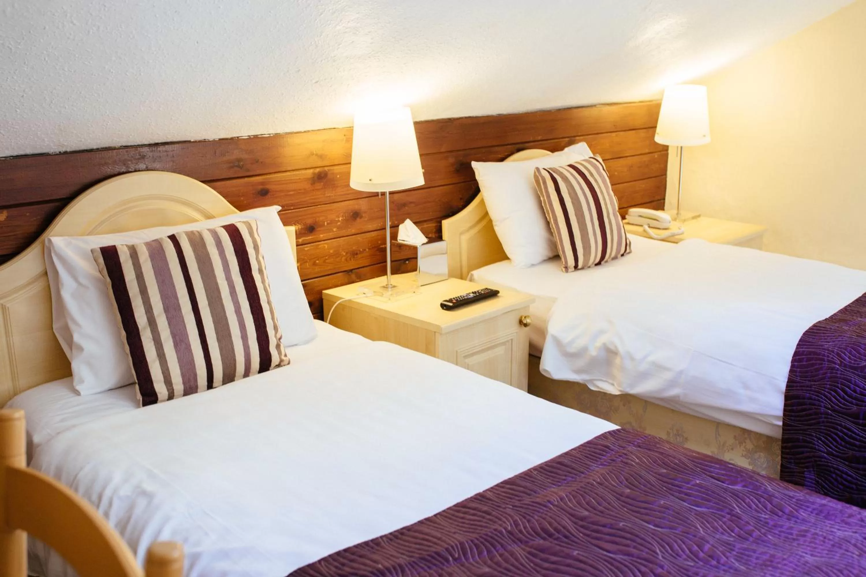 Bedroom, Bed in Pymgate Lodge Hotel Manchester Airport