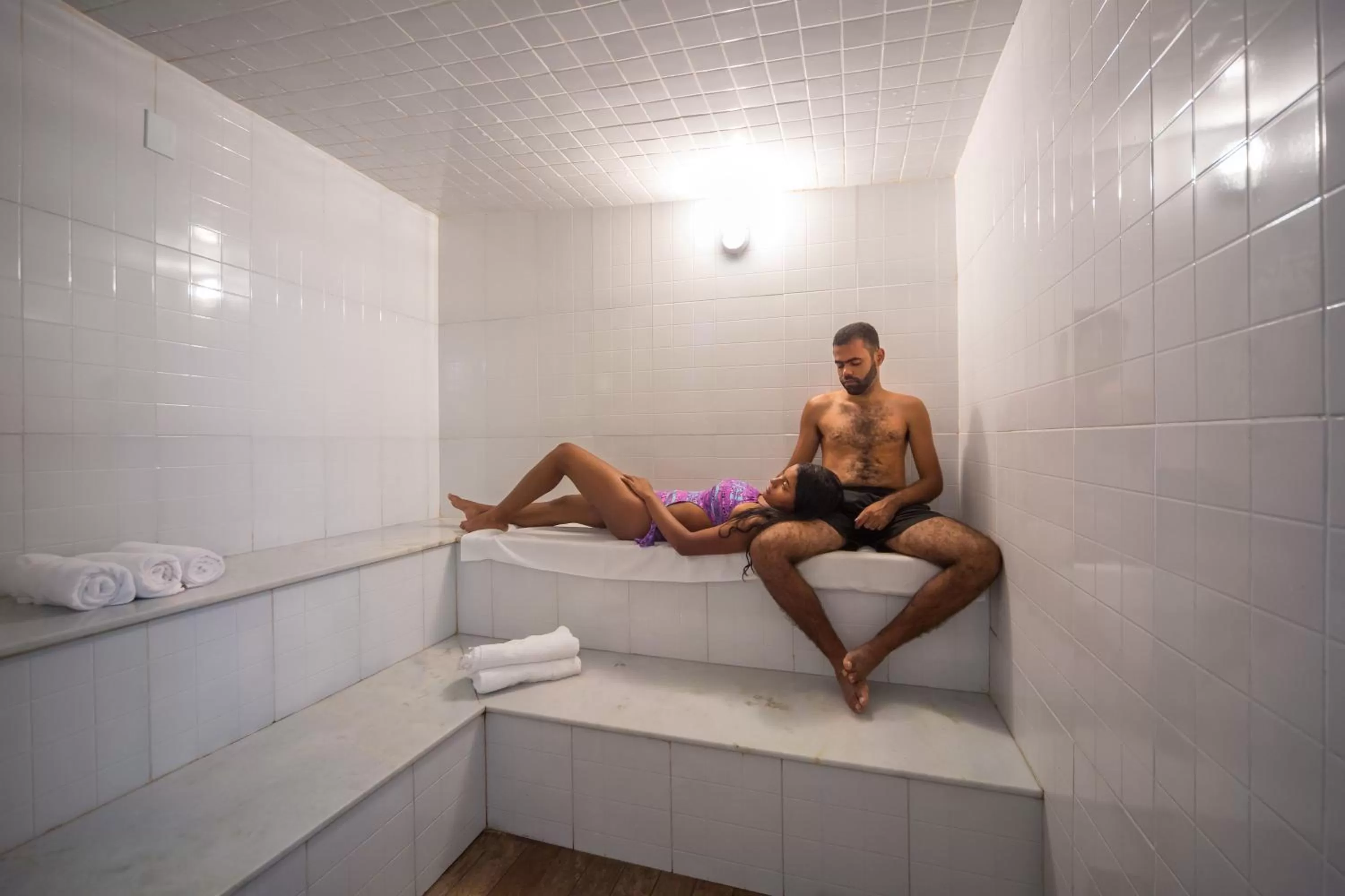 Steam room in Floral Inn Family