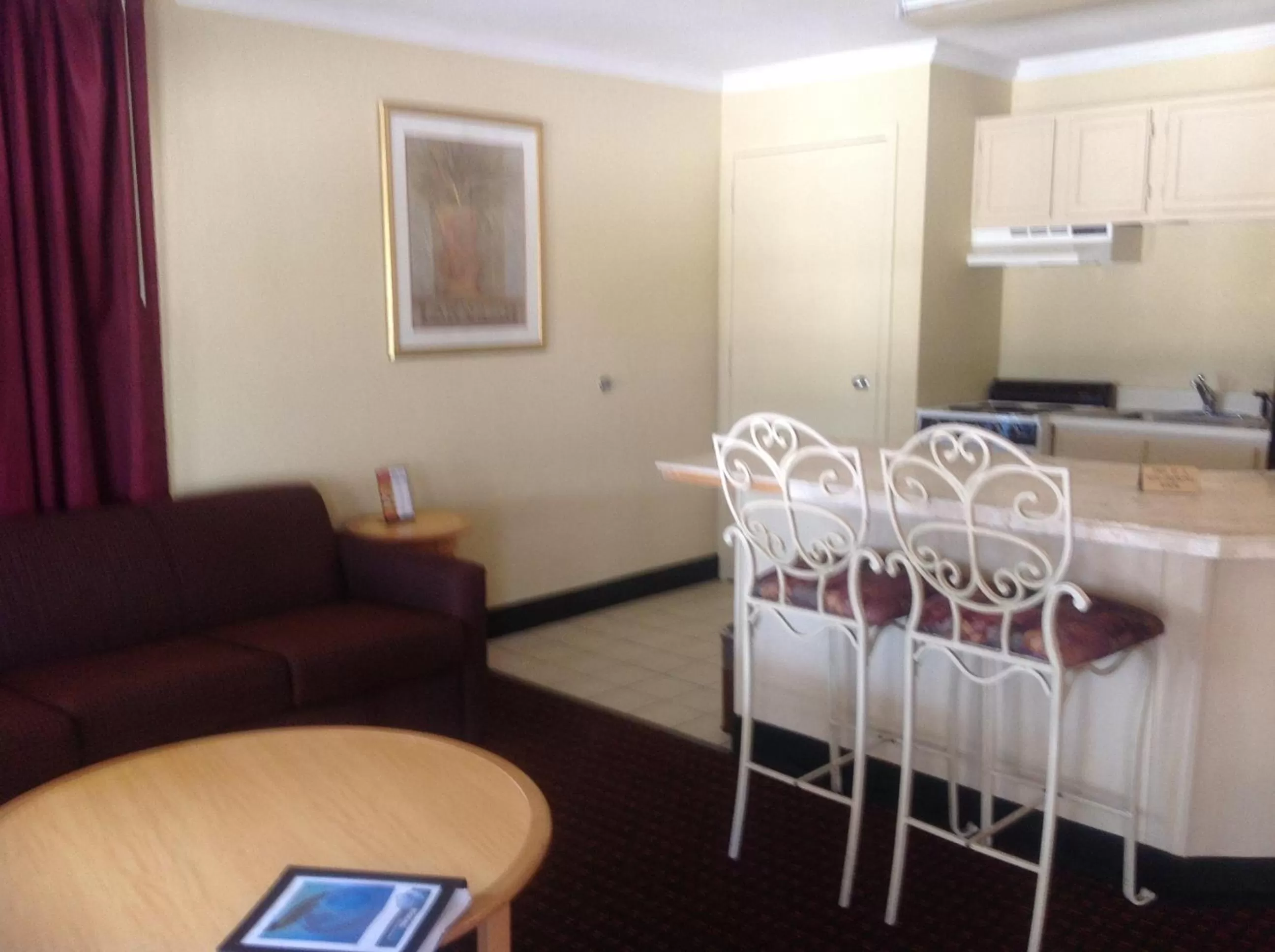 Kitchen or kitchenette in Days Inn by Wyndham Destin