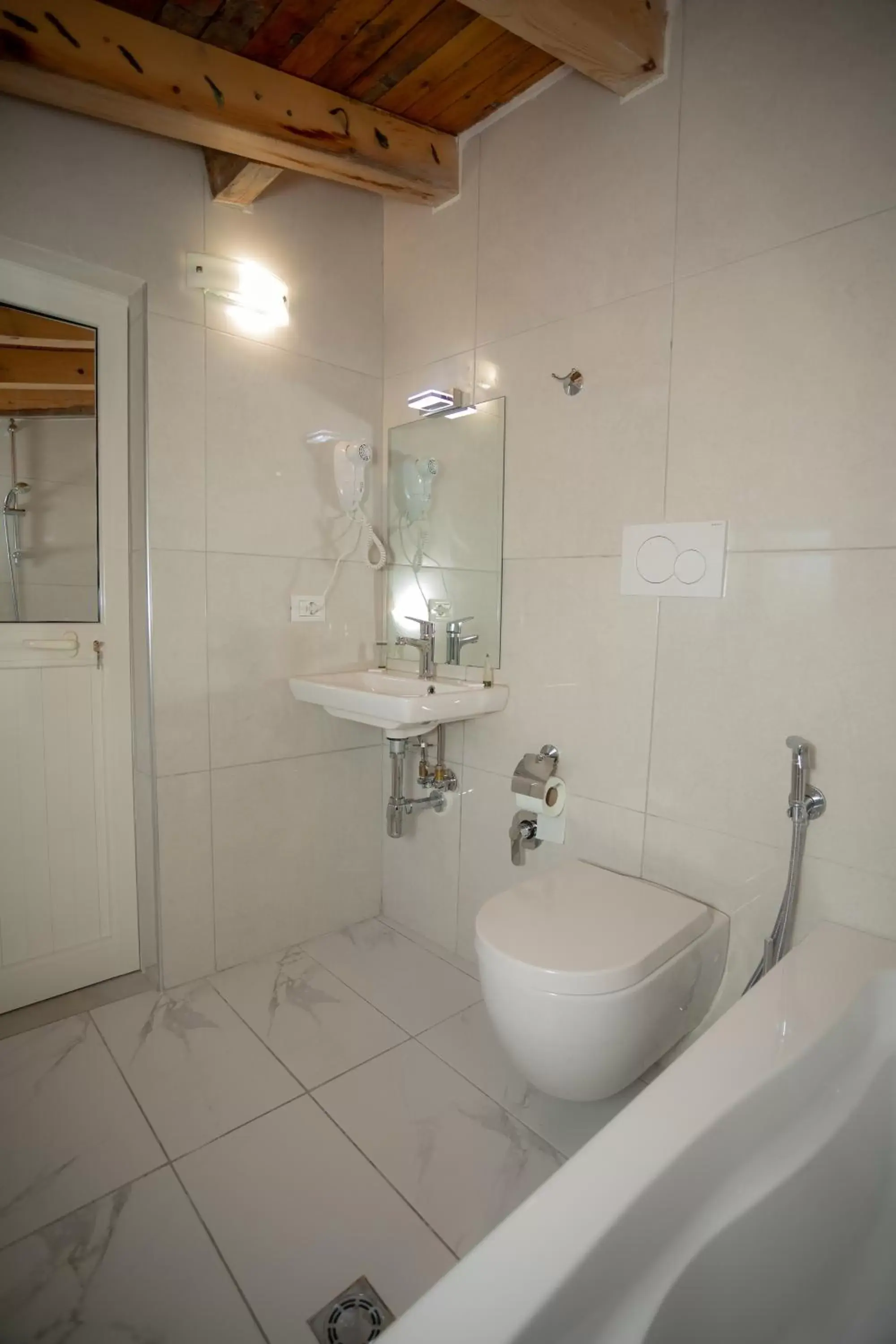 Double or Twin Room with Lake View in Hotel Grandpa's House Double or Twin Room with Lake View in Hotel Grandpa's House