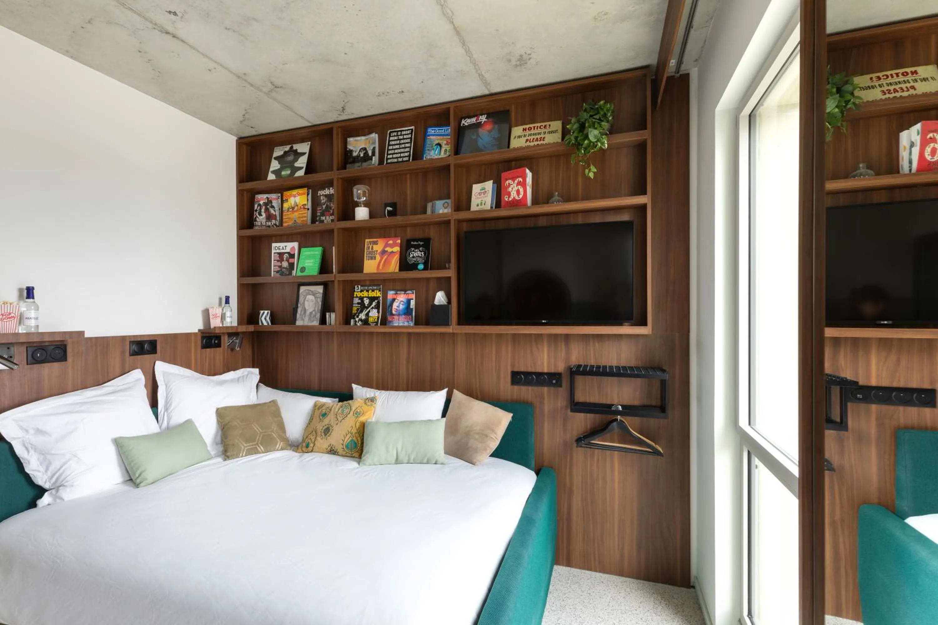 Photo of the whole room, Bed in JOST Hôtel Bordeaux Centre Gare Saint Jean