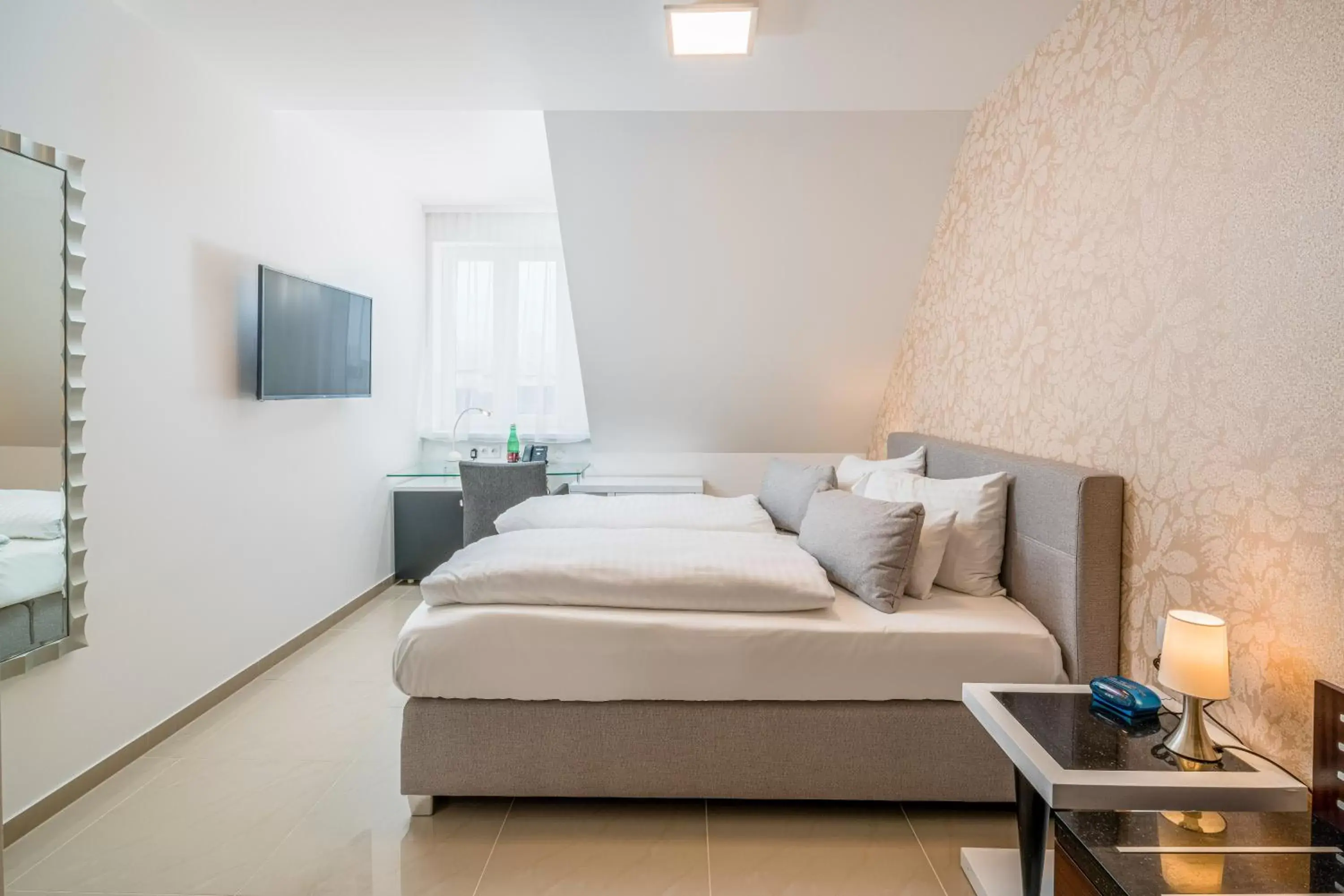 Two-Bedroom Family Suite with Two King Beds in Best Western Plus Celebrity Suites Two-Bedroom Family Suite with Two King Beds in Best Western Plus Celebrity Suites