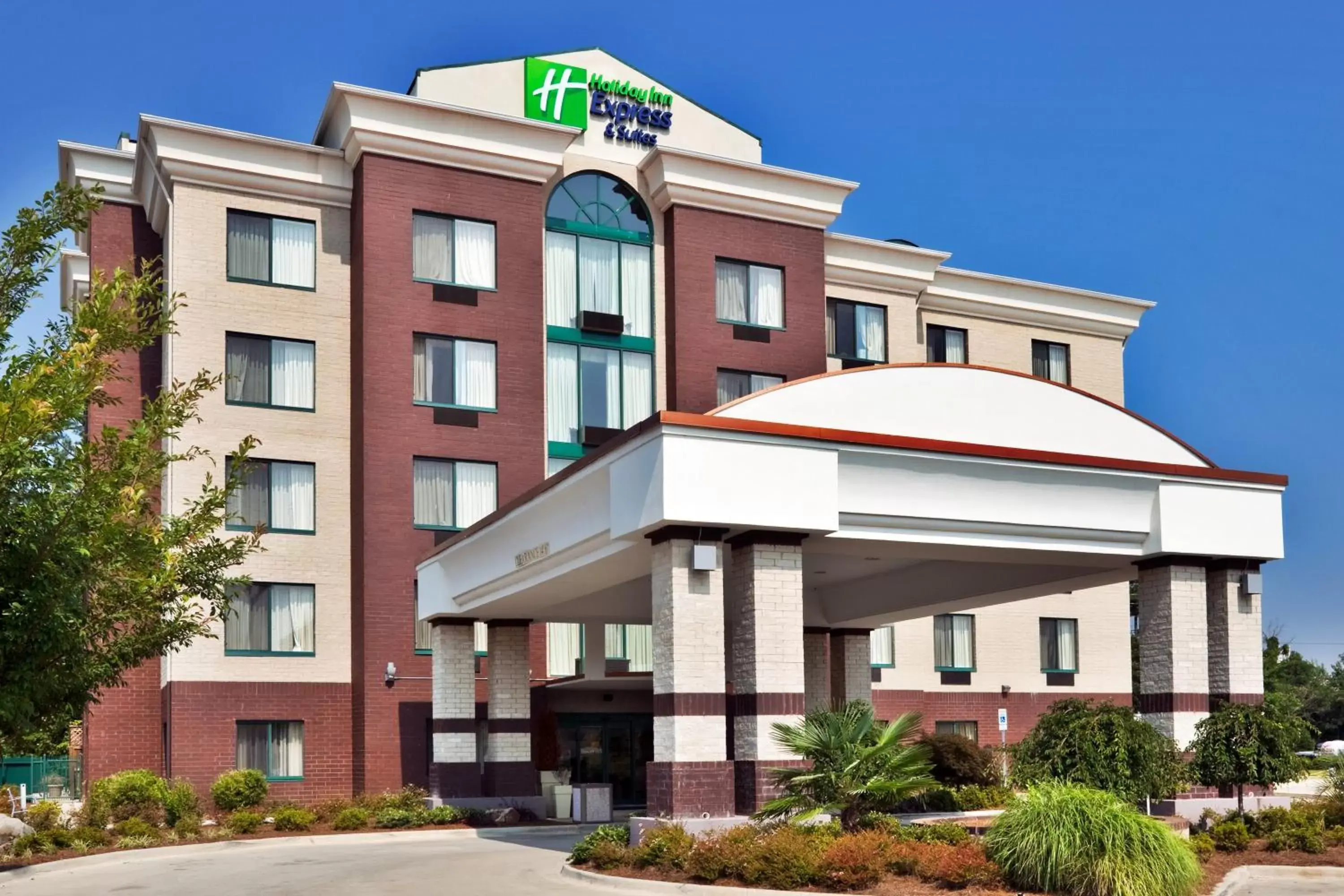 Holiday Inn Express Hotel & Suites Birmingham - Inverness 280 by IHG Holiday Inn Express Hotel & Suites Birmingham - Inverness 280 by IHG