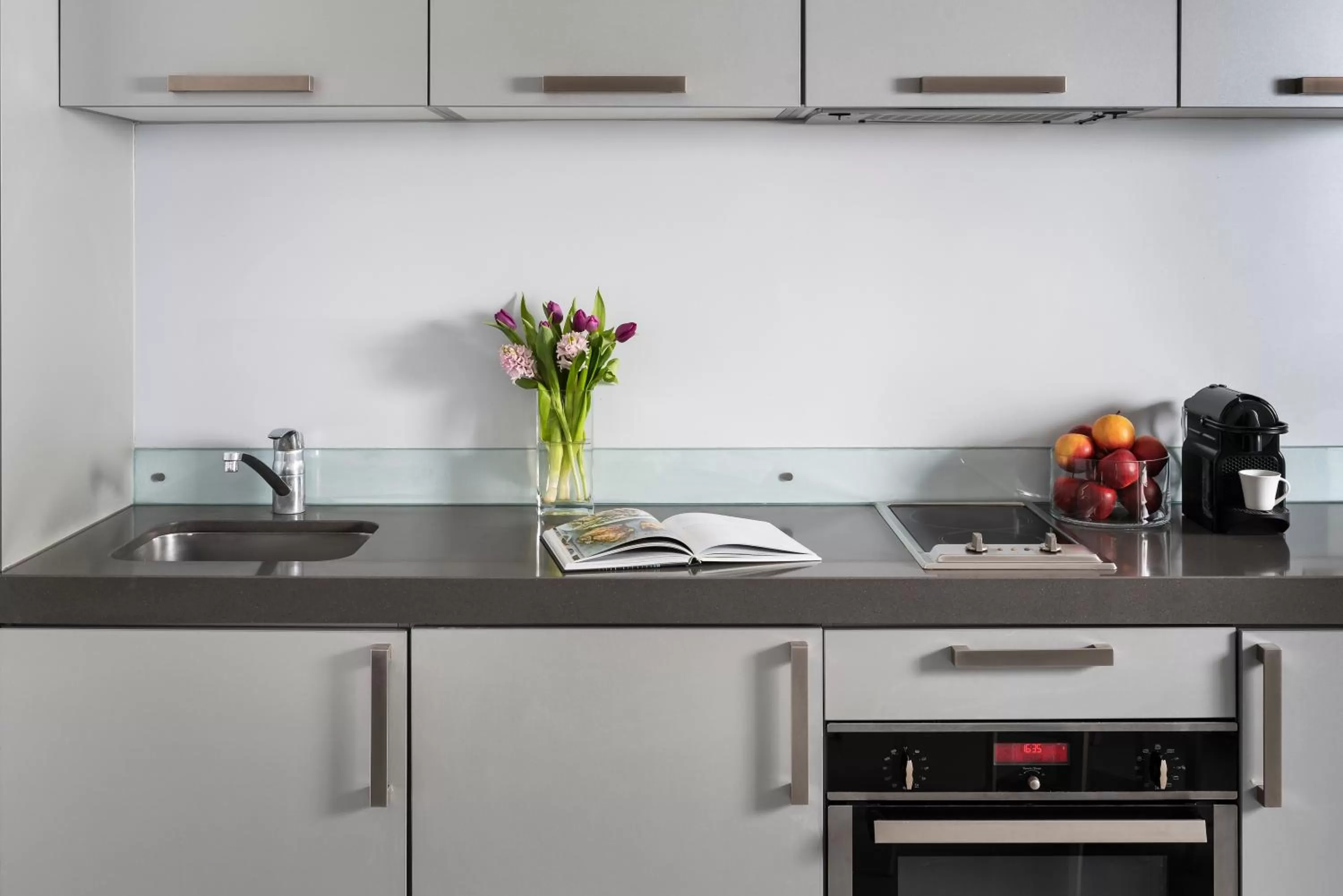 Kitchen or kitchenette in Templeton Place by Supercity Aparthotels