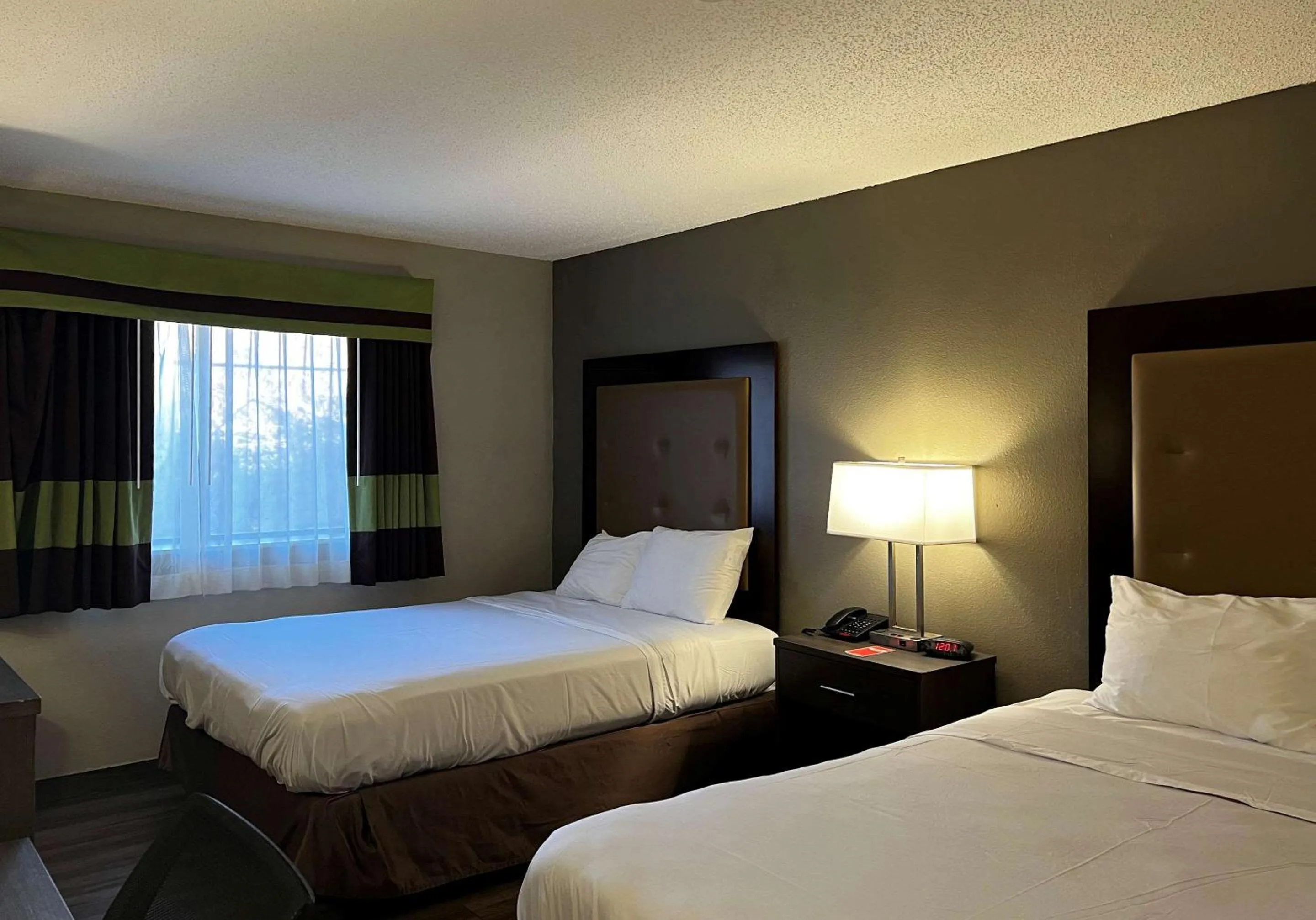 Bedroom, Bed in Econo Lodge