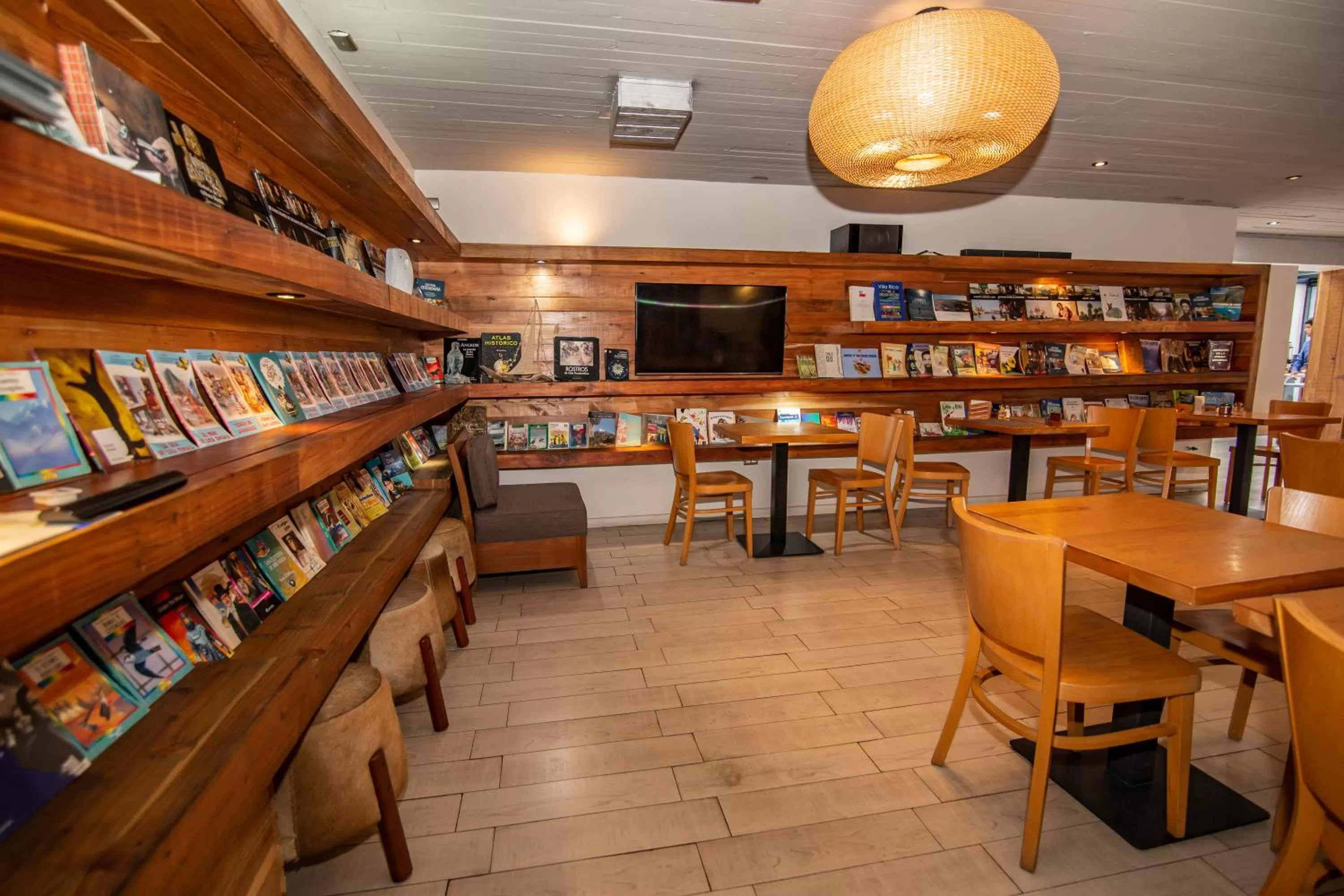 Library in Hotel Cumbres del Sur