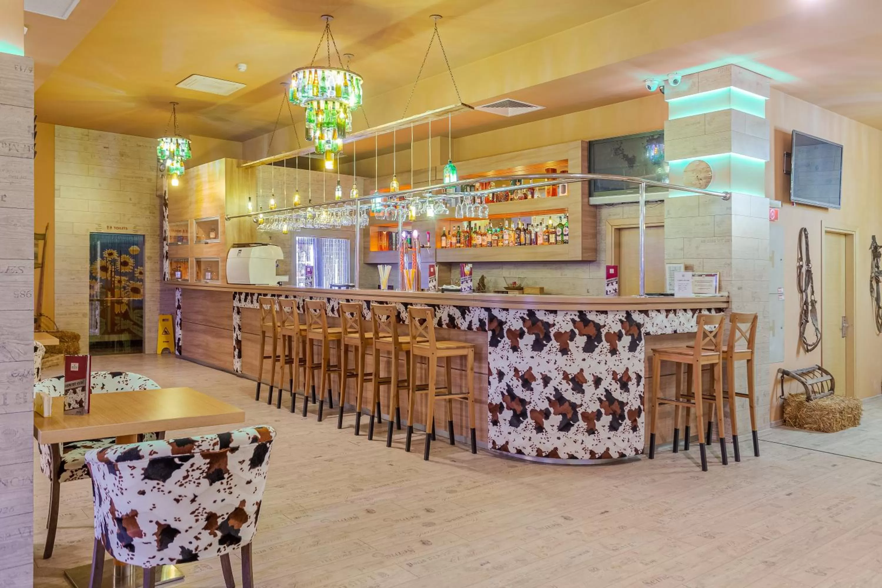 Lounge or bar in RIN Airport Hotel