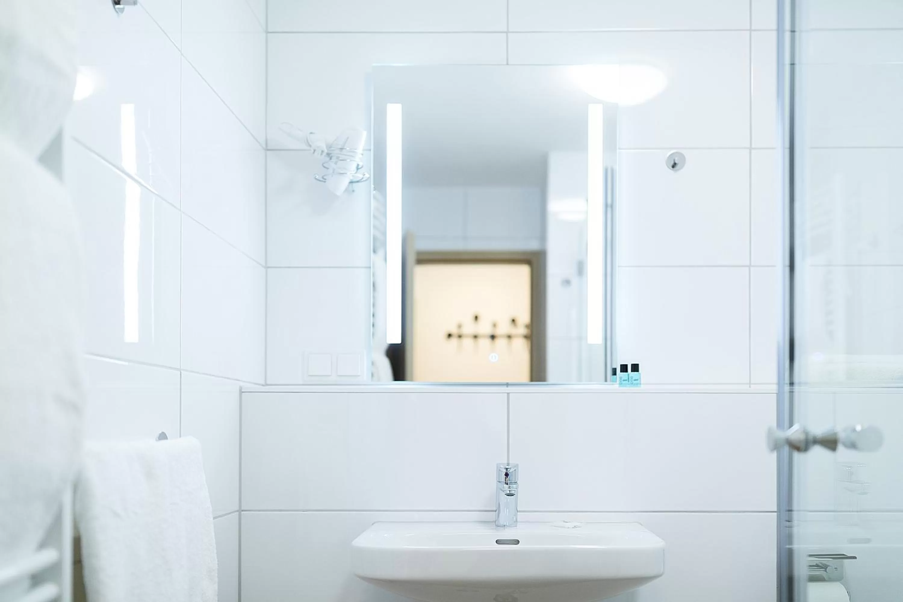 Shower, Bathroom in Hotel U7