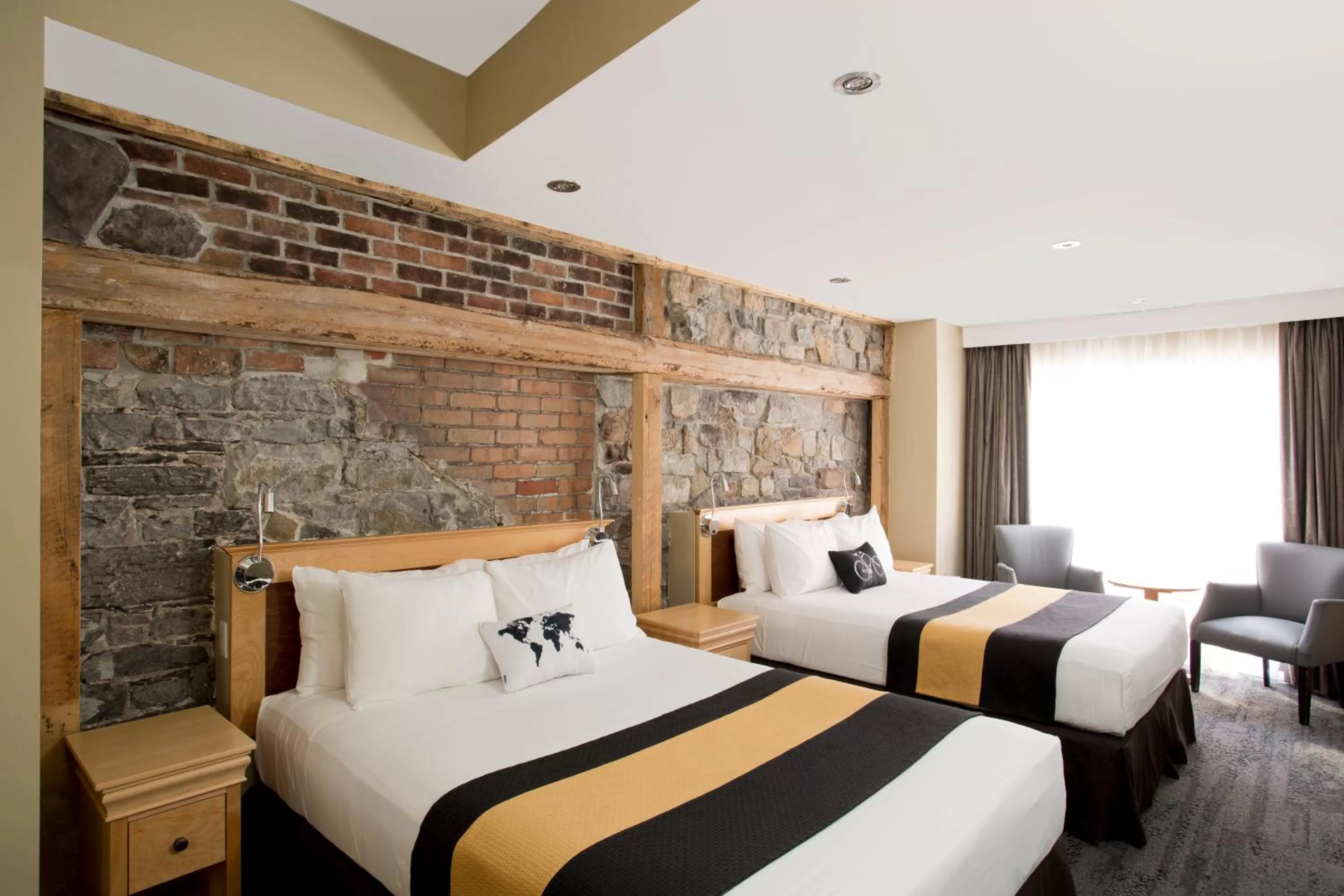 Bed in Hotel du Vieux Quebec