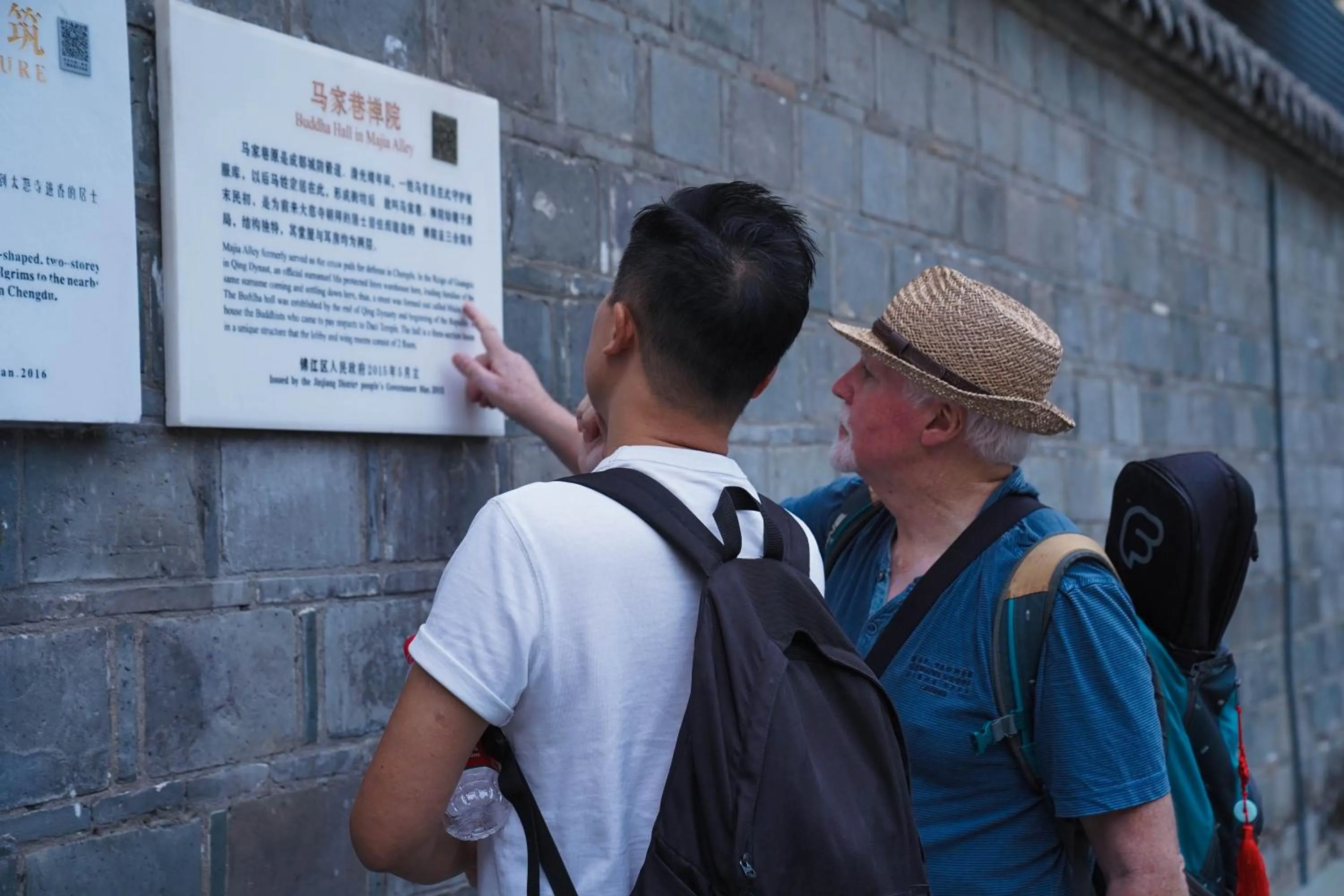 Hiking in Chengdu Mix Hostel Backpackers