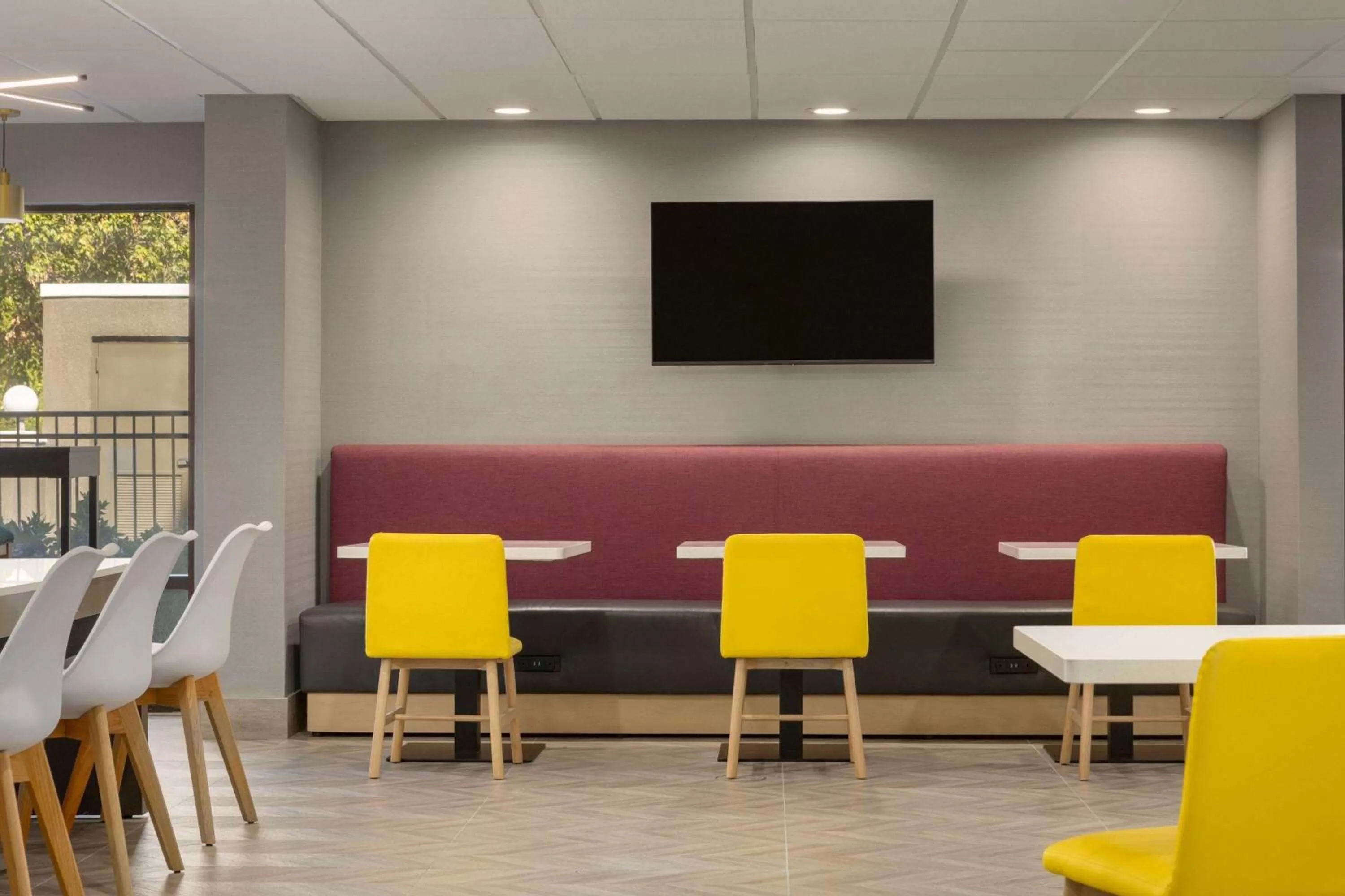 Restaurant/places to eat in La Quinta Inn & Suites by Wyndham Selma/Smithfield I-95