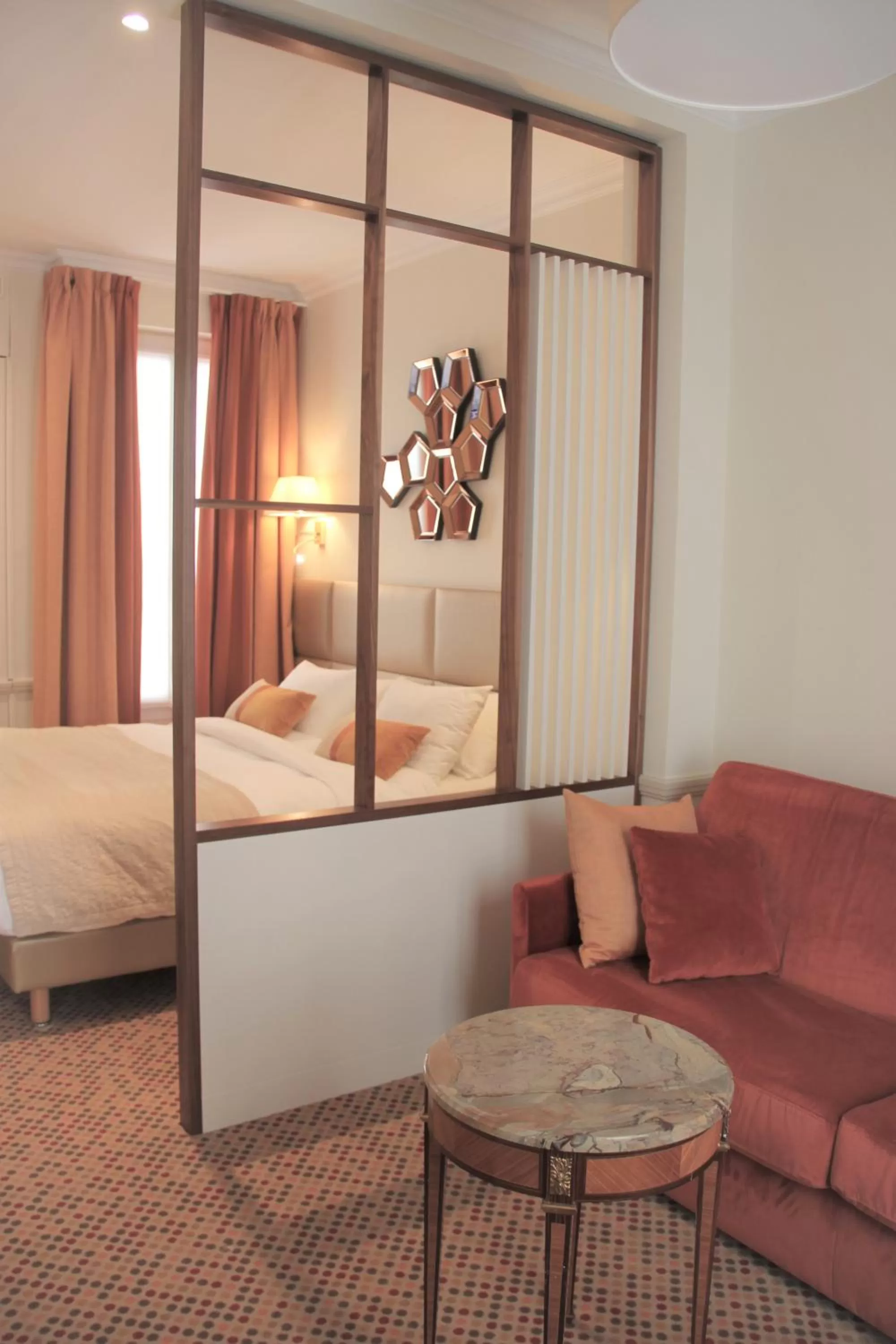 Bed in Hotel De Suede Saint Germain