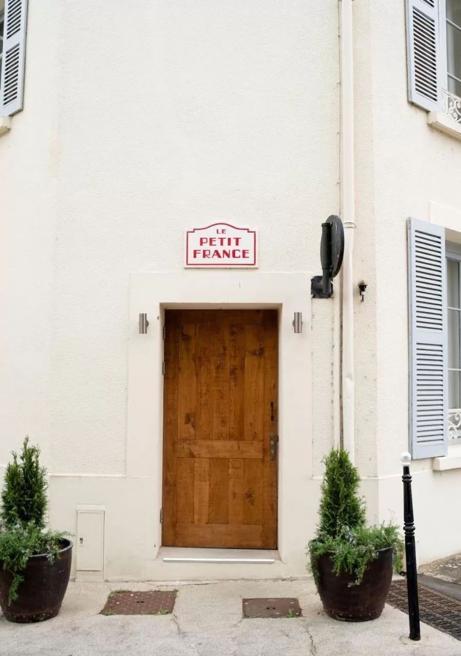 Facade/entrance in Logis Hotel De France