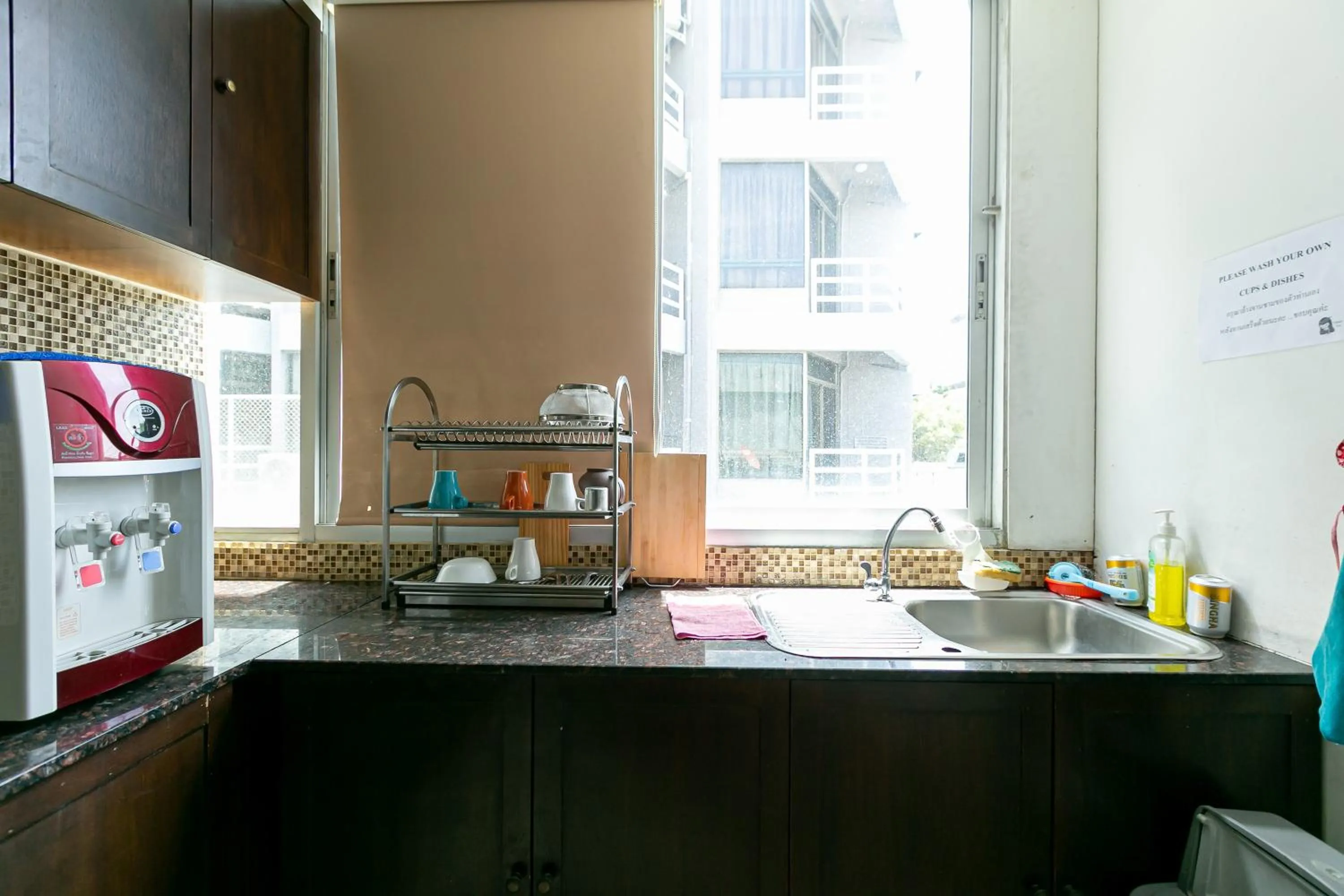 Kitchen or kitchenette in The Bedrooms Hostel Pattaya